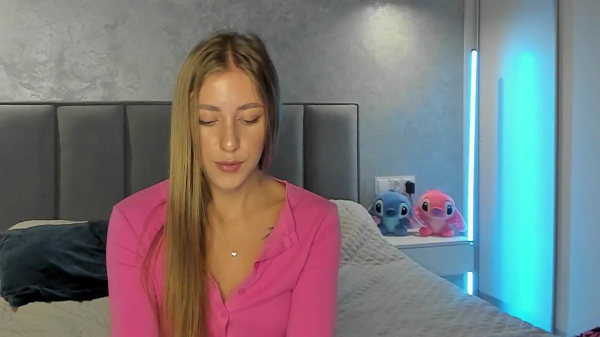 Gallery image thumbnail from LaAngel's myfreecams stream on, 10/02/2025, 16:00 image 18 of 20