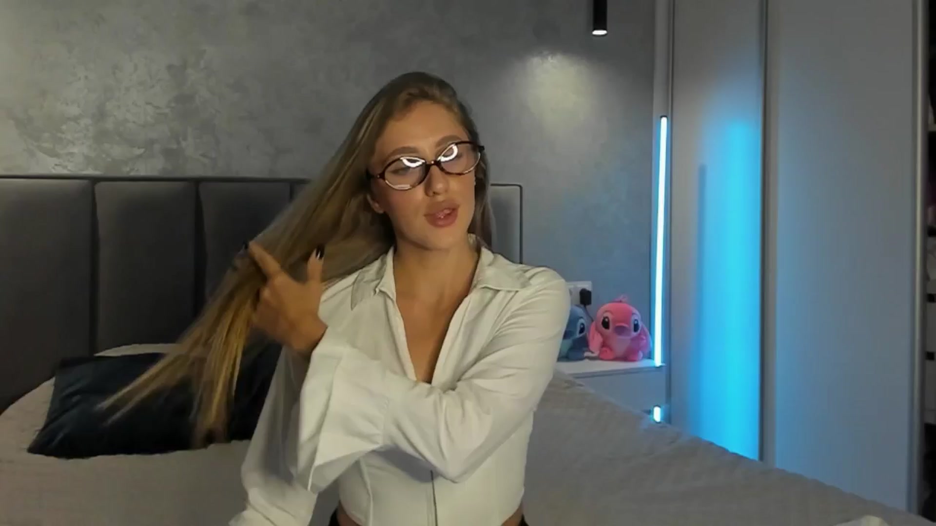 Gallery image thumbnail from LaAngel's myfreecams stream on, 10/06/2025, 16:05 image 6 of 20
