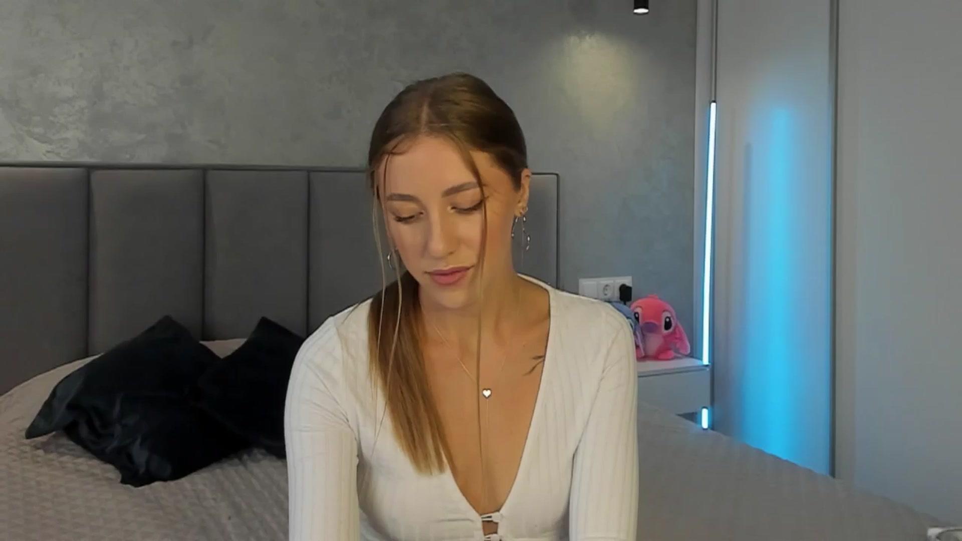 Gallery image thumbnail from LaAngel's myfreecams stream on, 10/08/2025, 15:13 image 8 of 20