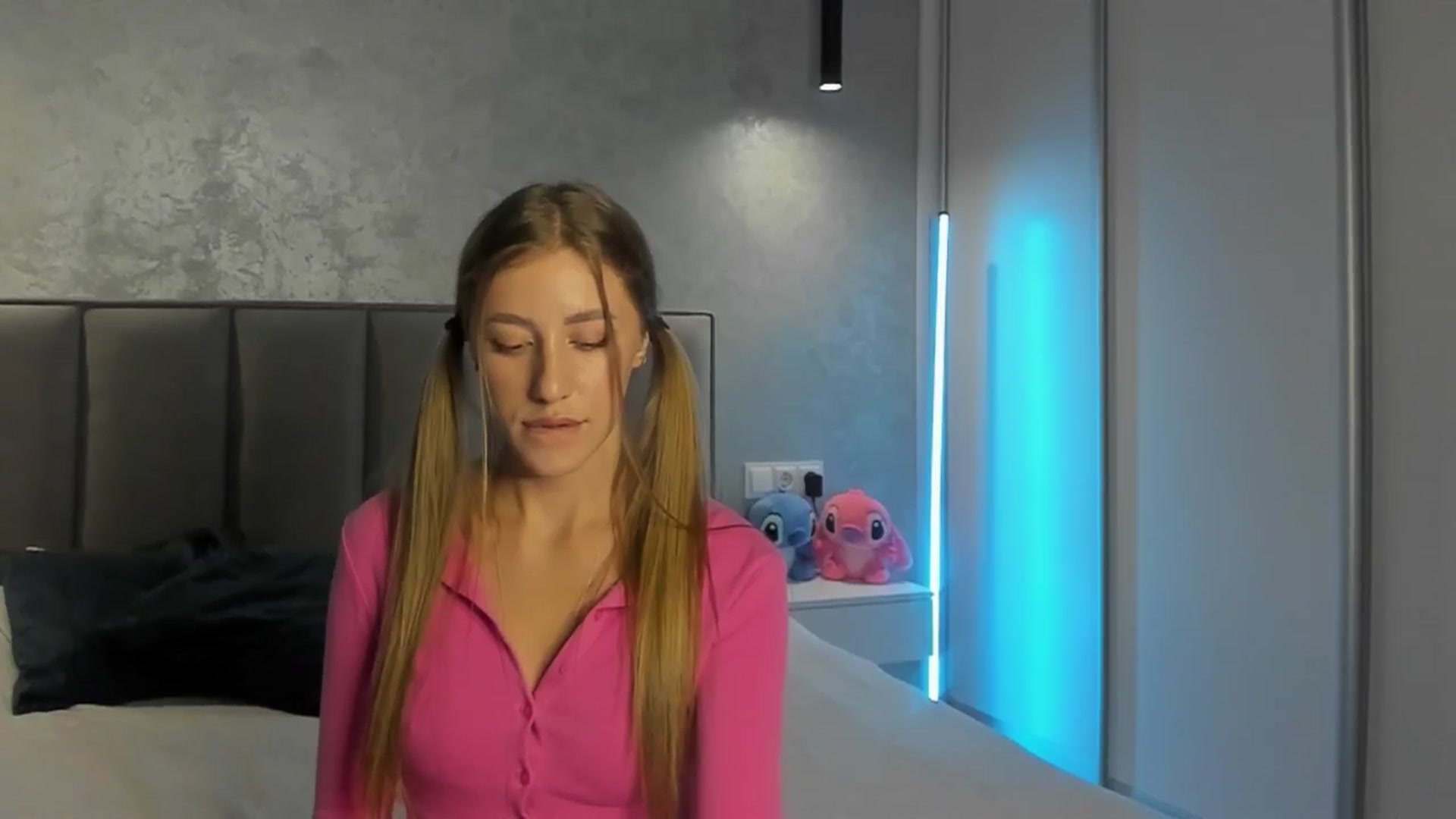 Gallery image thumbnail from LaAngel's myfreecams stream on, 10/20/2025, 16:28 image 16 of 20