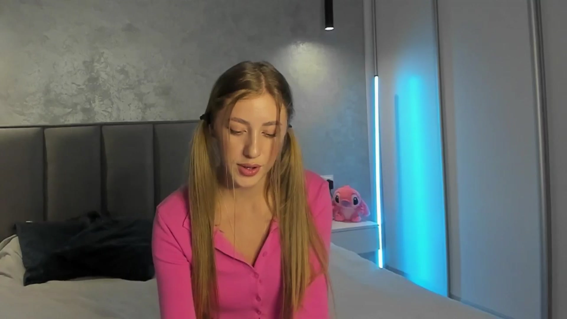 Gallery image thumbnail from LaAngel's myfreecams stream on, 10/20/2025, 16:28 image 4 of 20