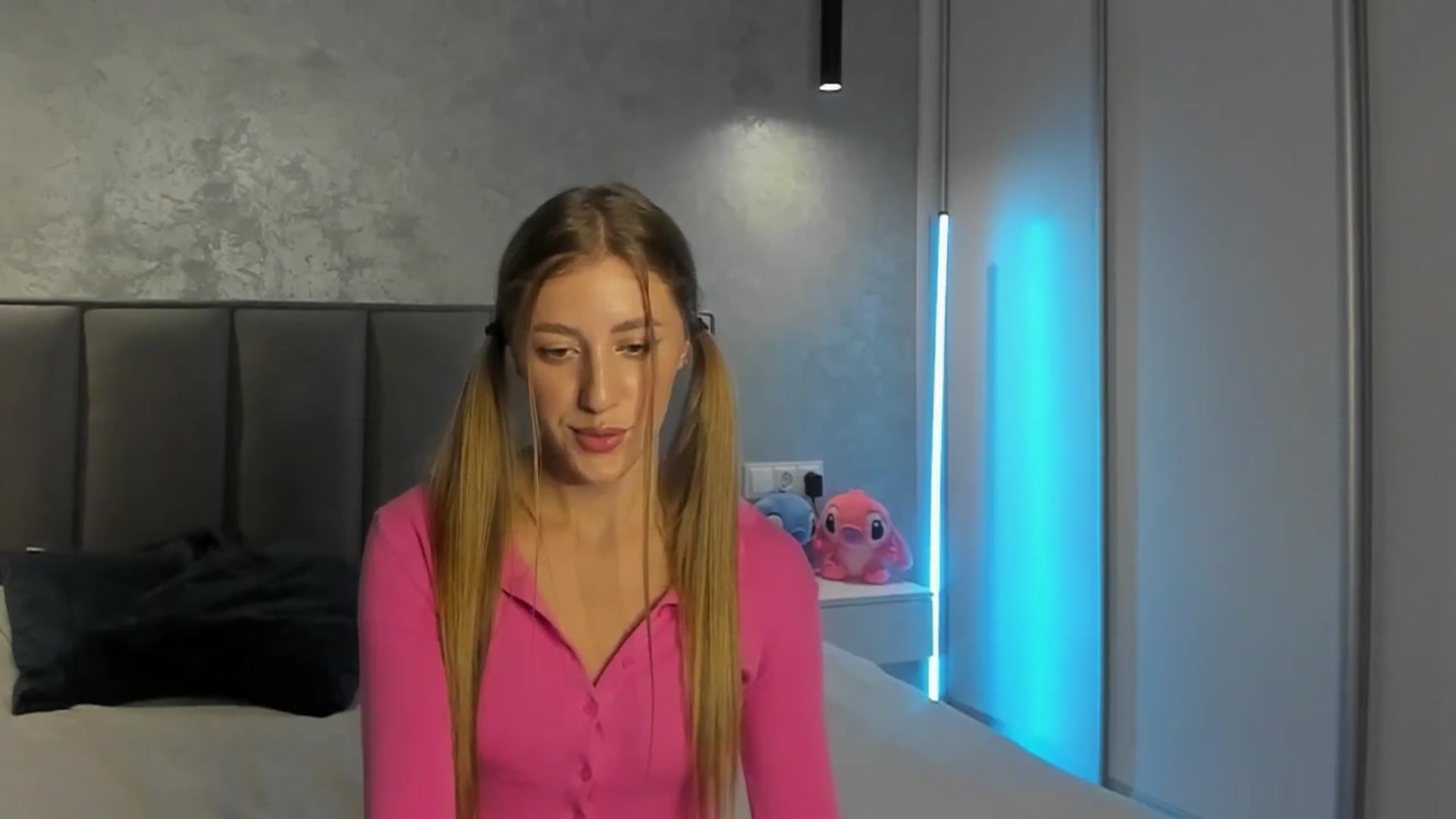 Gallery image thumbnail from LaAngel's myfreecams stream on, 10/20/2025, 16:28 image 13 of 20