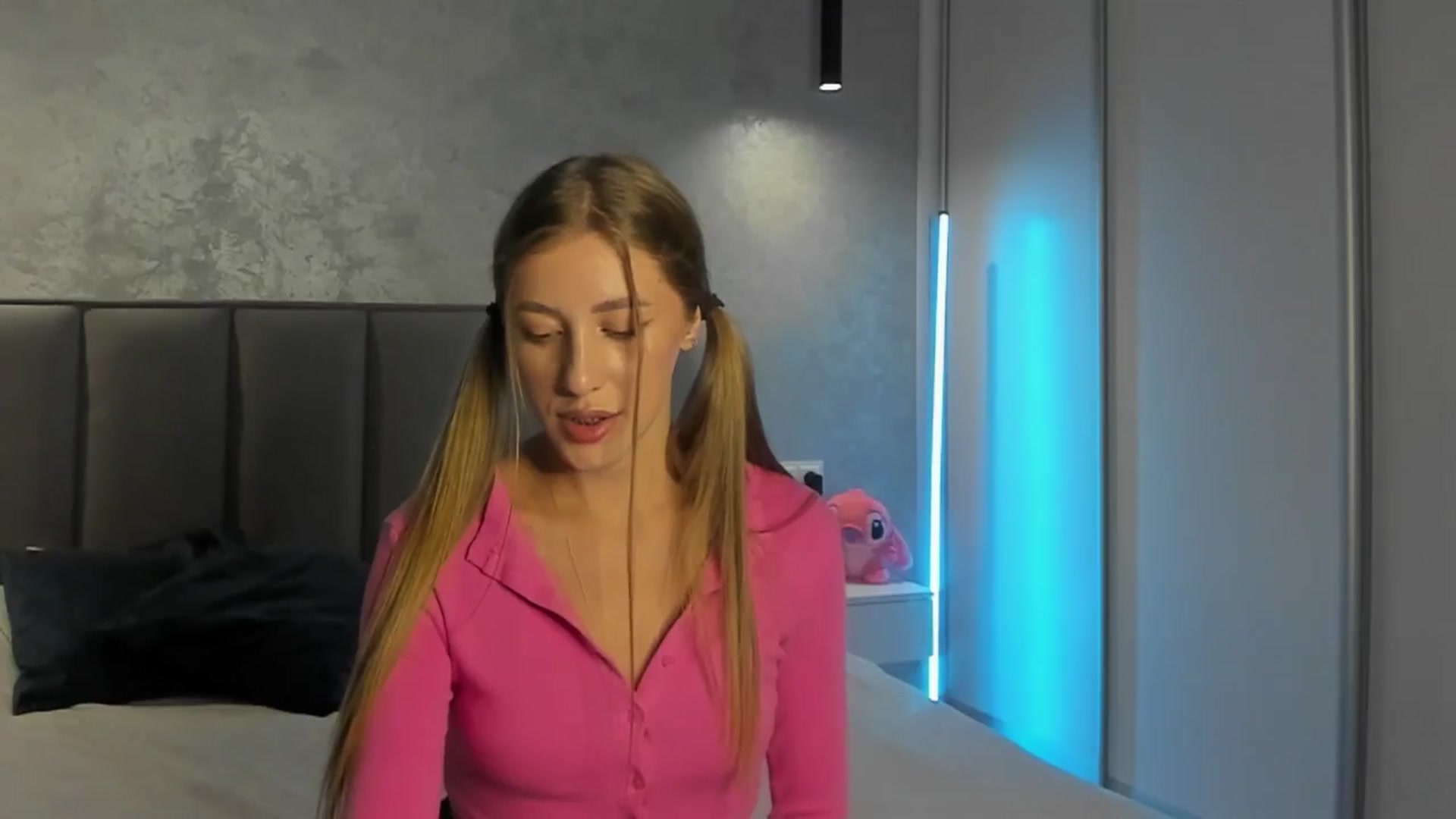 Gallery image thumbnail from LaAngel's myfreecams stream on, 10/20/2025, 16:28 image 9 of 20