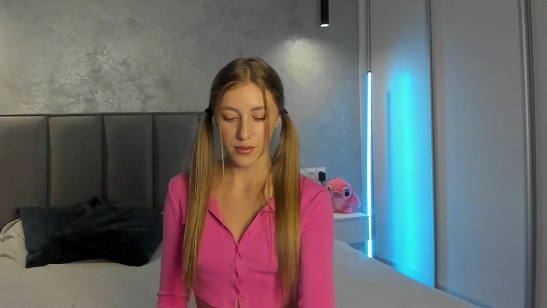 Gallery image thumbnail from LaAngel's myfreecams stream on, 10/20/2025, 16:28 image 3 of 20