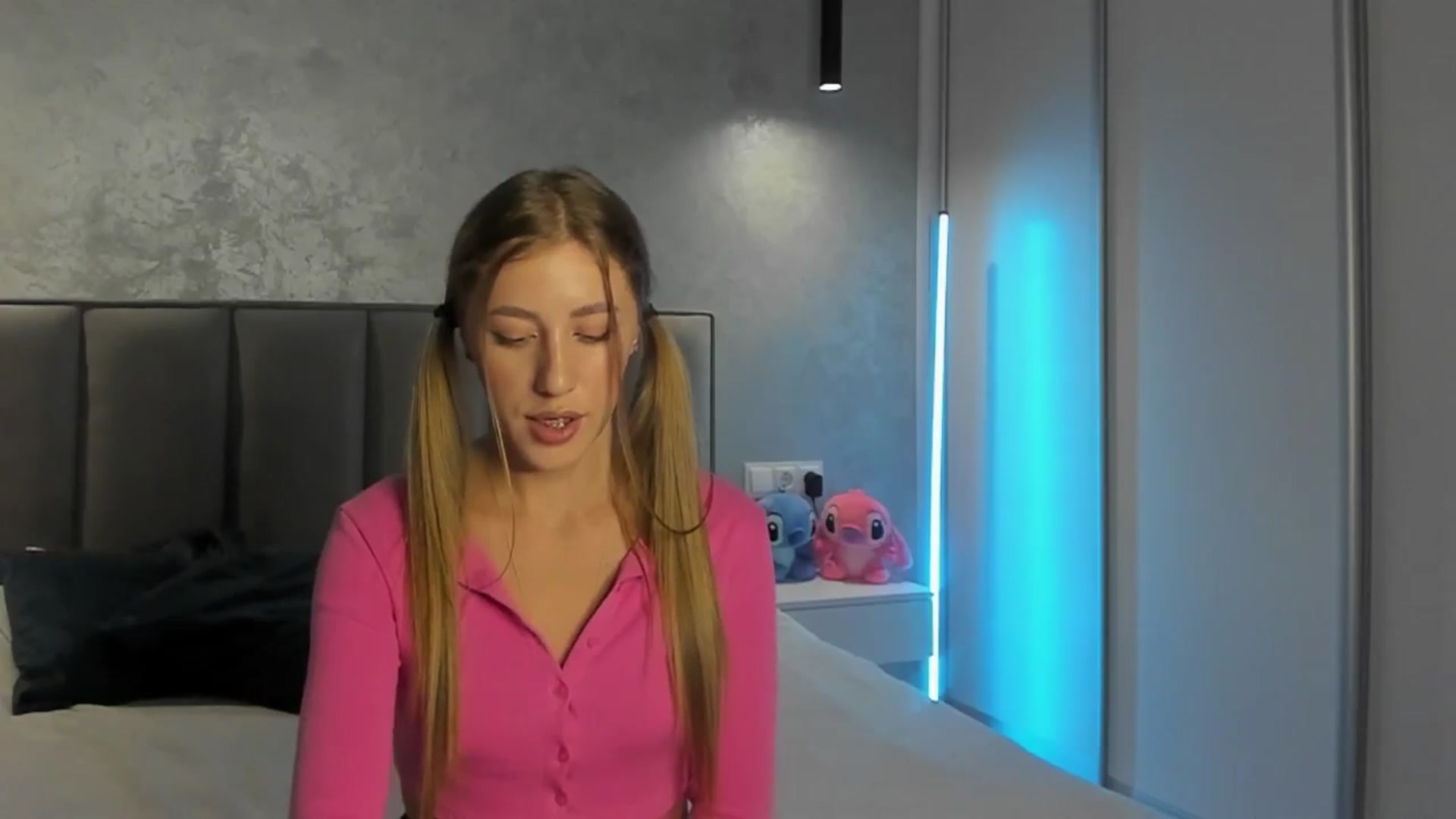 Gallery image thumbnail from LaAngel's myfreecams stream on, 10/20/2025, 16:28 image 14 of 20