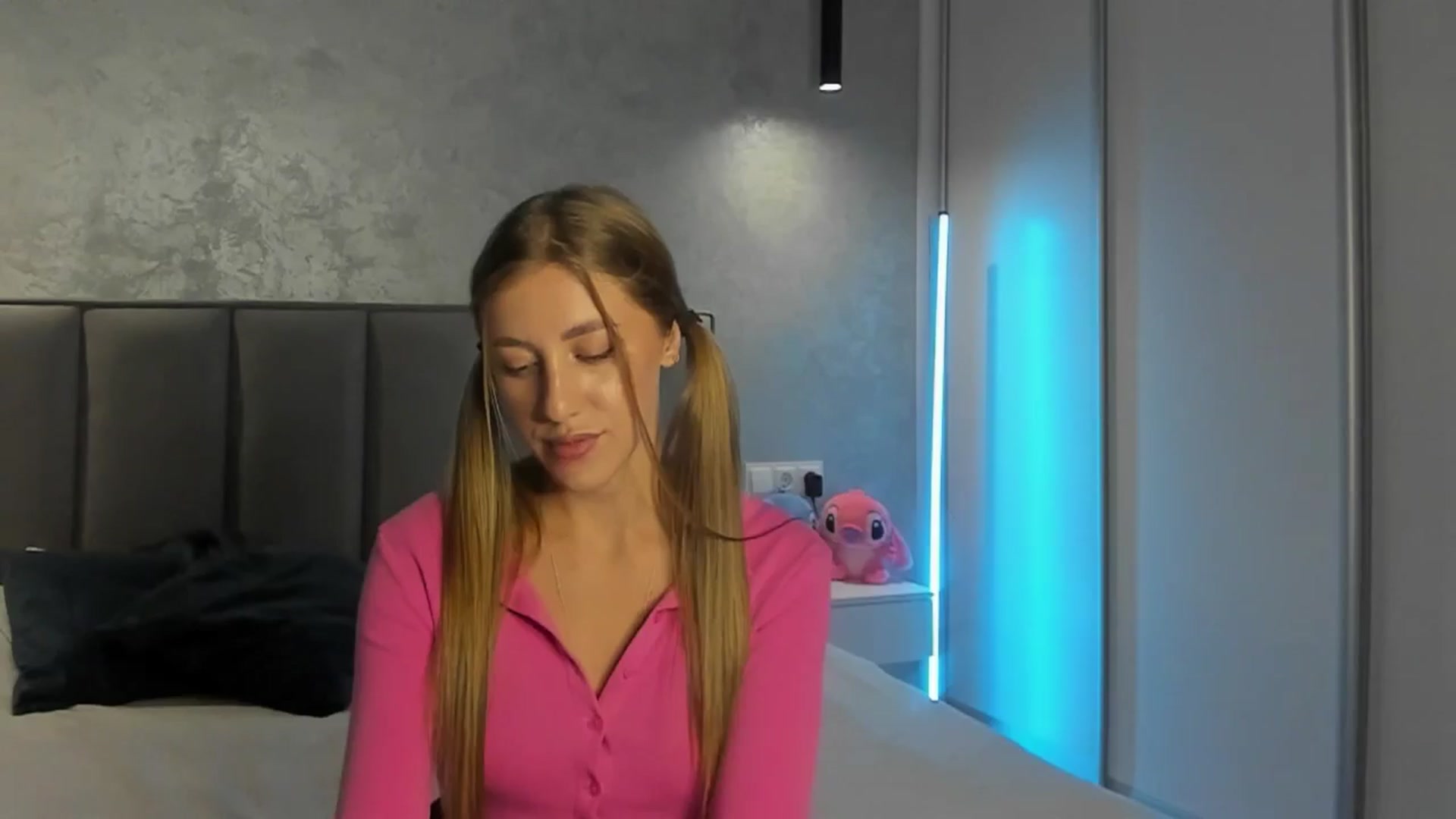 Gallery image thumbnail from LaAngel's myfreecams stream on, 10/20/2025, 16:28 image 20 of 20