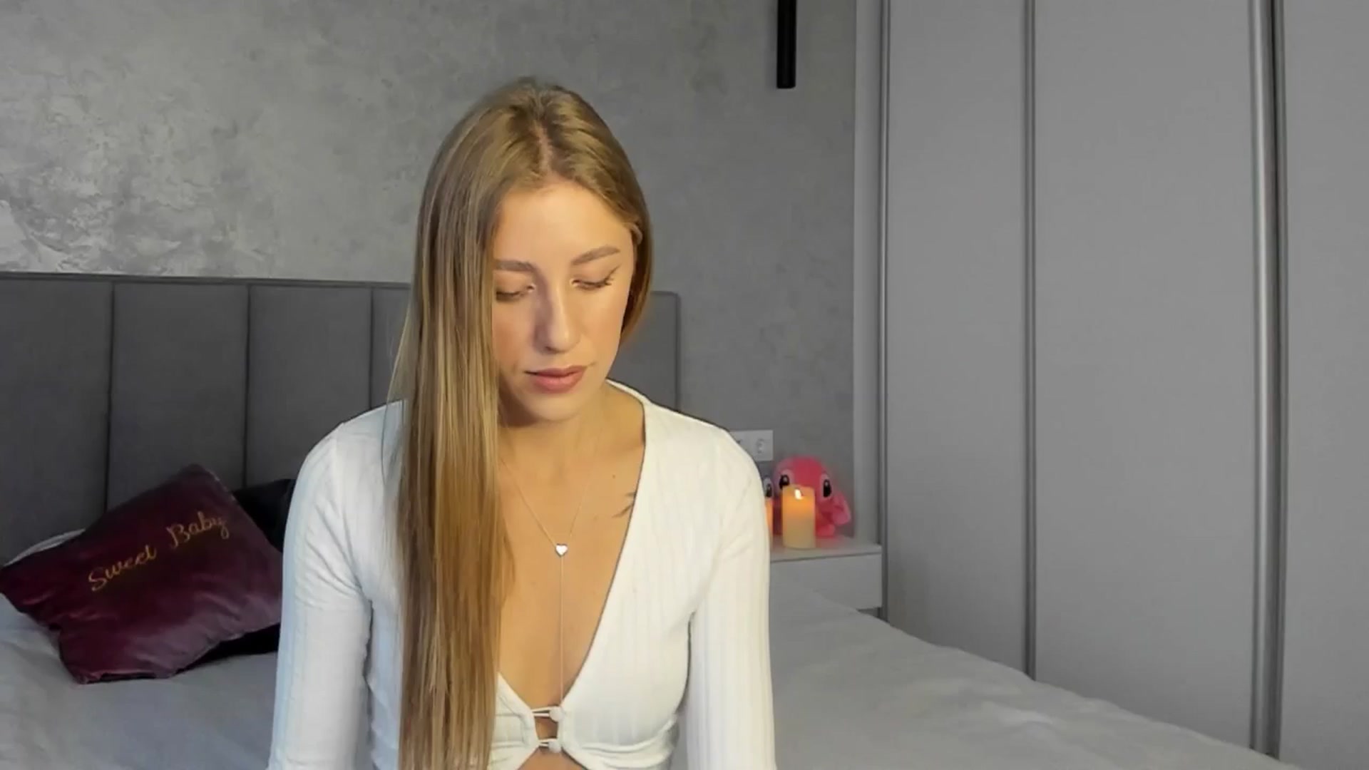 Gallery image thumbnail from LaAngel's myfreecams stream on, 10/22/2025, 14:09 image 8 of 20