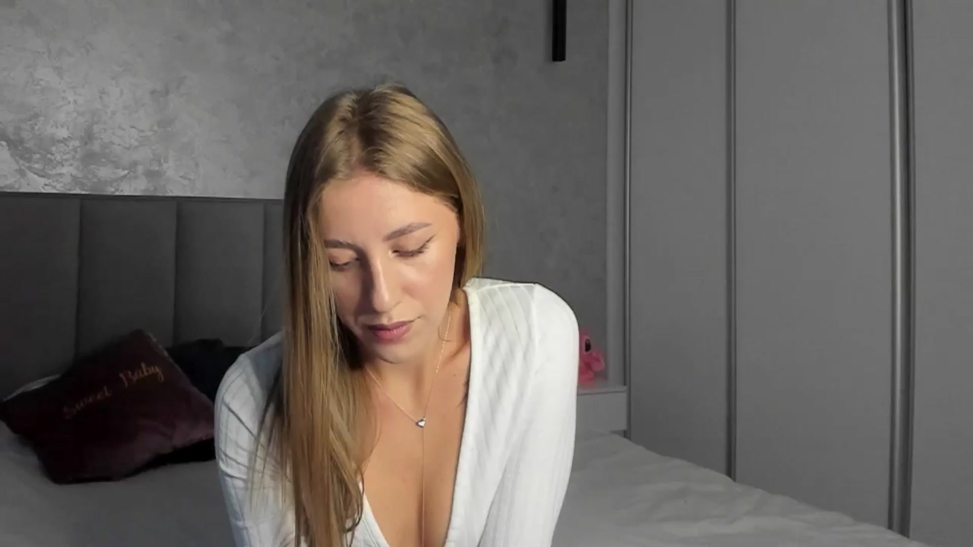 Gallery image thumbnail from LaAngel's myfreecams stream on, 10/22/2025, 15:00 image 13 of 20