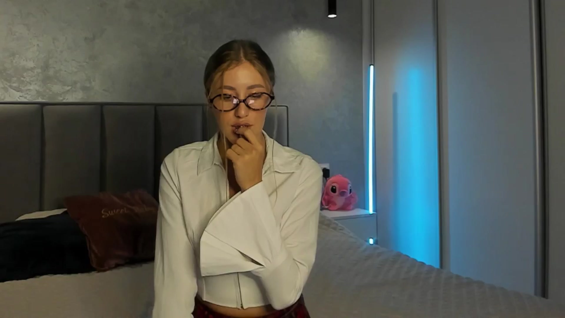 Gallery image thumbnail from LaAngel's myfreecams stream on, 10/30/2025, 16:19 image 15 of 20