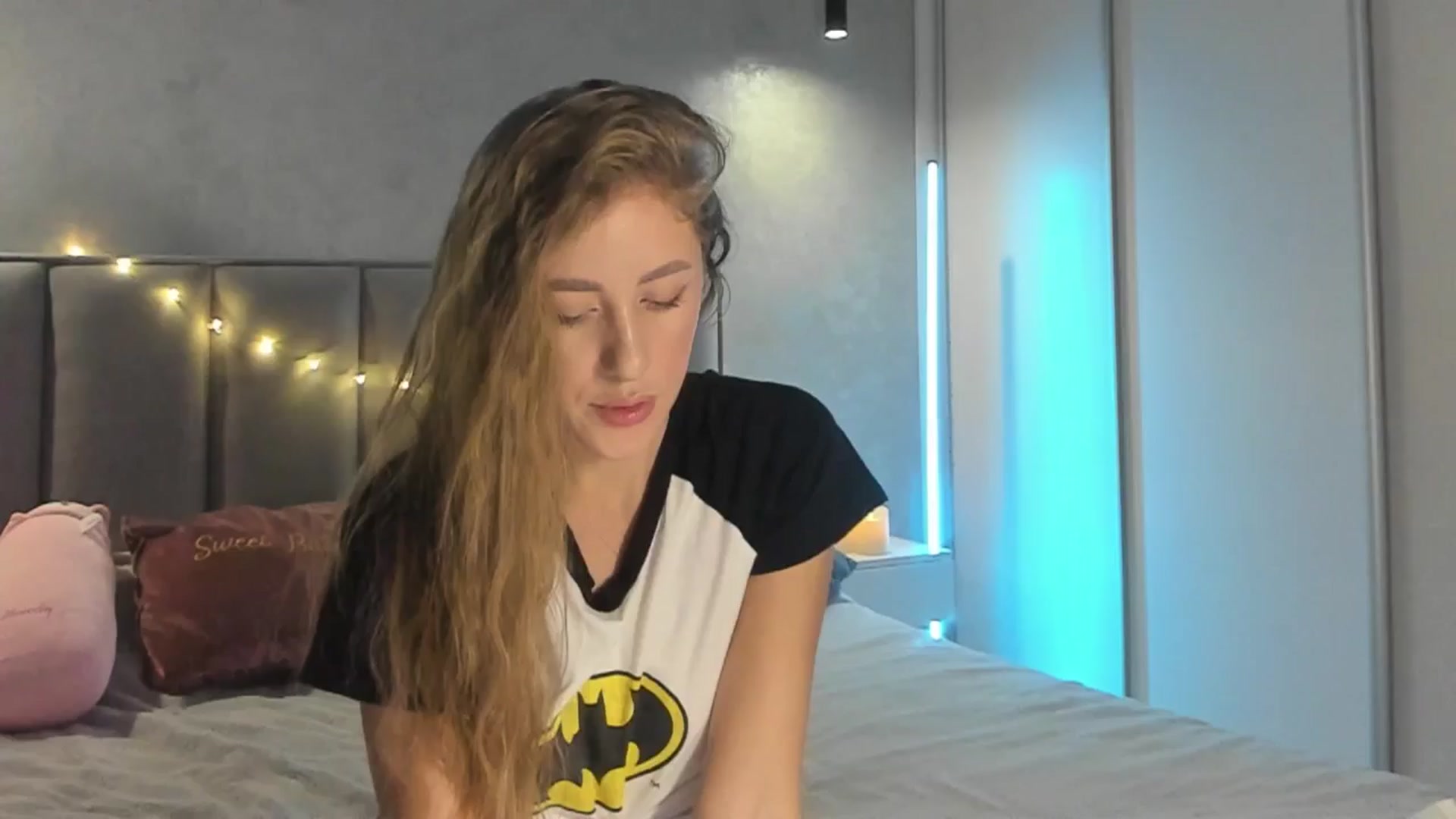 Gallery image thumbnail from LaAngel's myfreecams stream on, 12/11/2025, 17:44 image 13 of 20