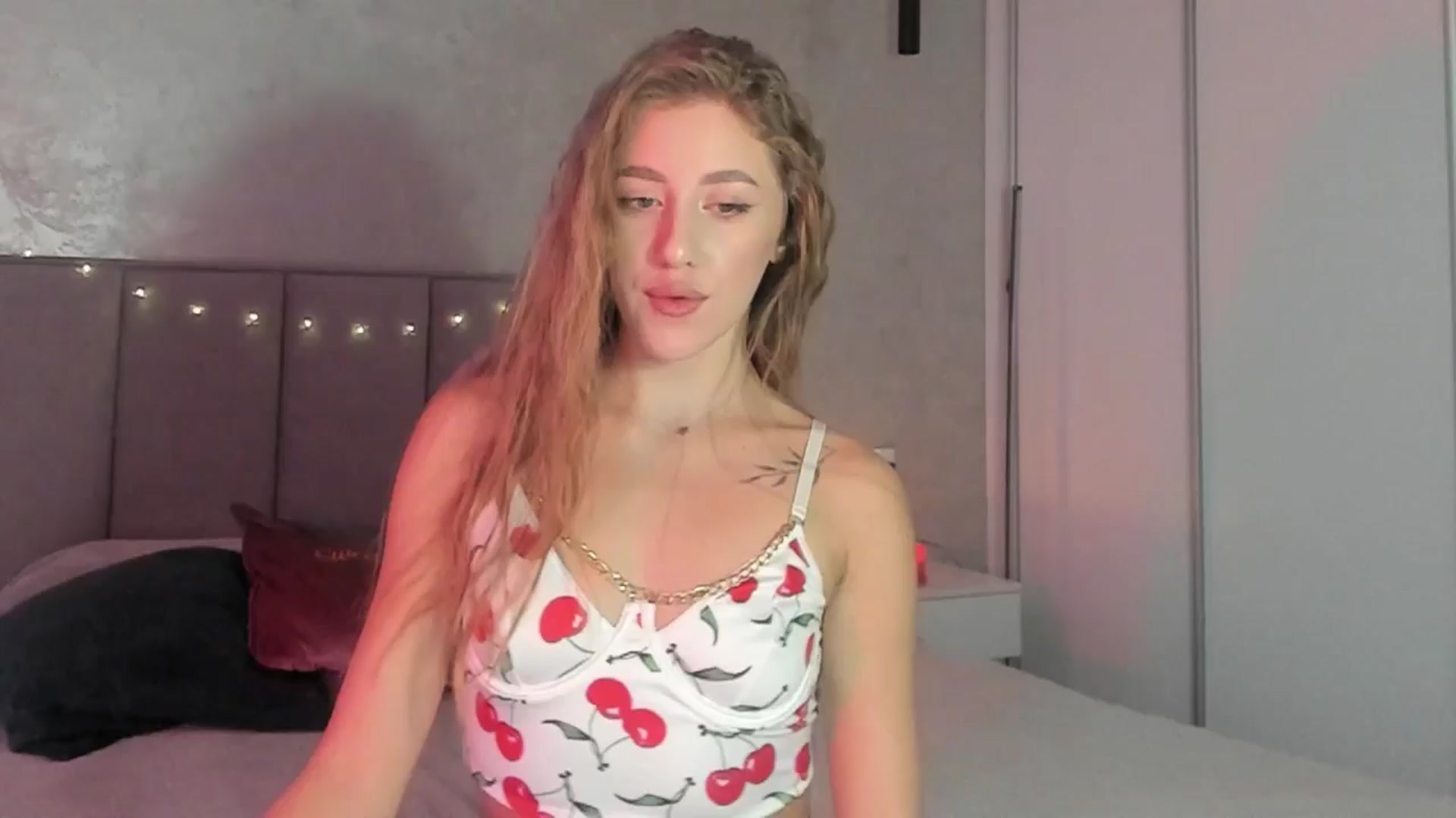 Gallery image thumbnail from LaAngel's myfreecams stream on, 12/21/2025, 13:53 image 13 of 20