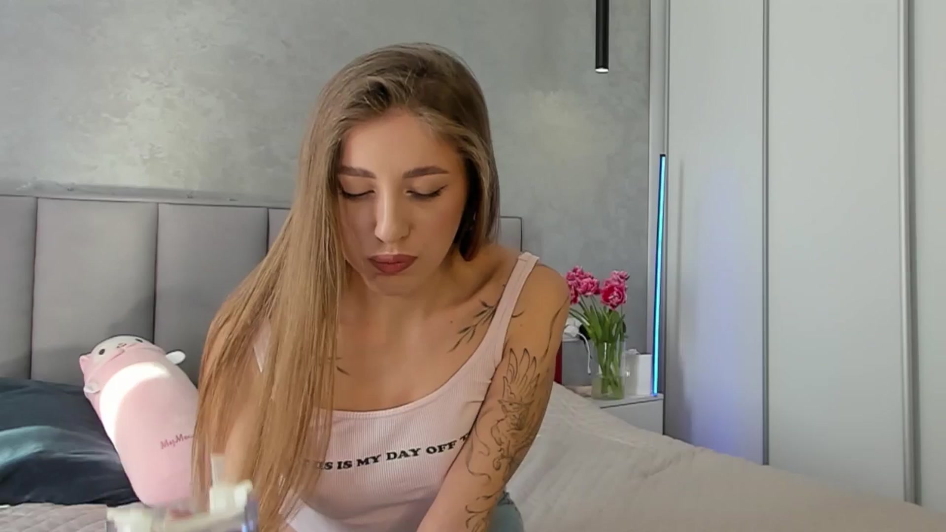 Gallery image thumbnail from LaAngel's myfreecams stream on, 03/12/2026, 12:51 image 12 of 20