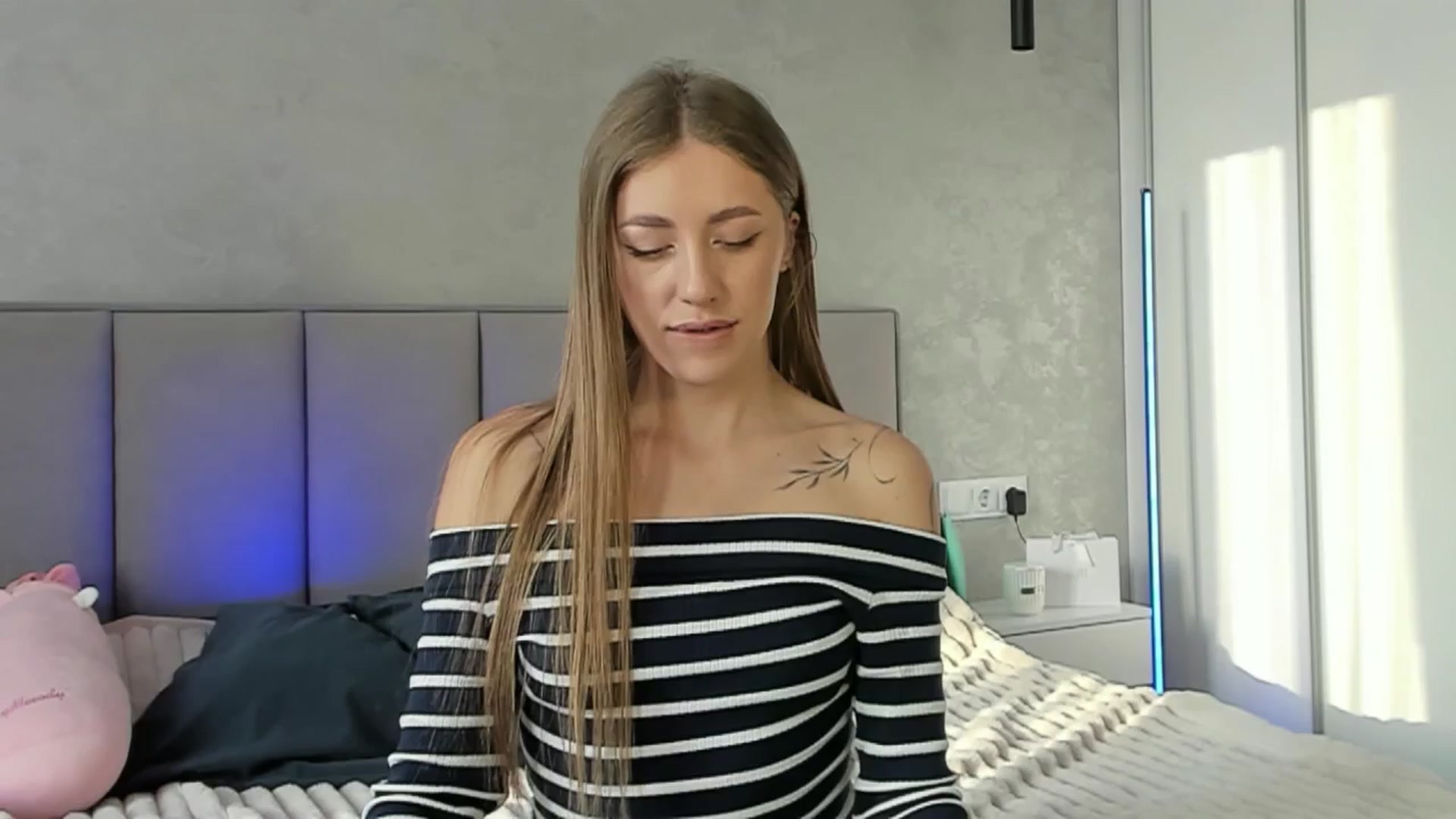 Gallery image thumbnail from LaAngel's myfreecams stream on, 04/13/2026, 15:42 image 12 of 20