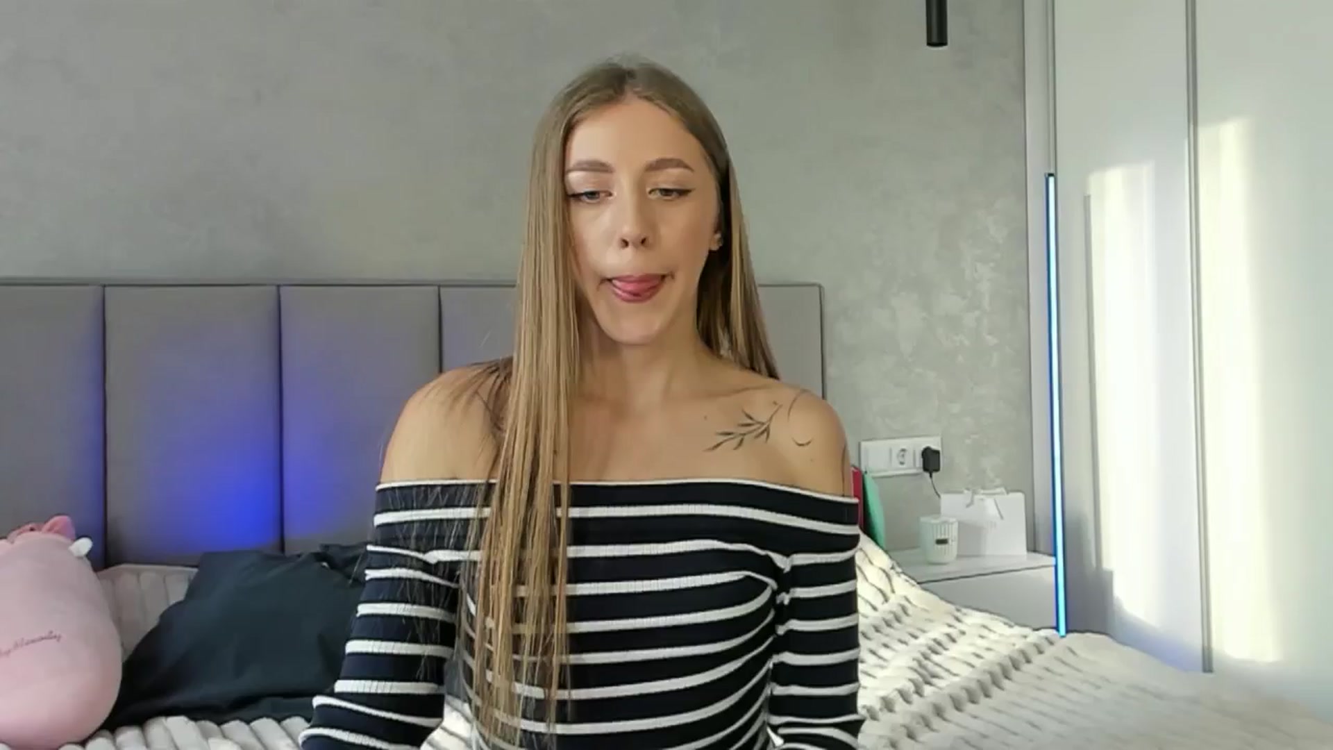 Gallery image thumbnail from LaAngel's myfreecams stream on, 04/13/2026, 15:42 image 10 of 20