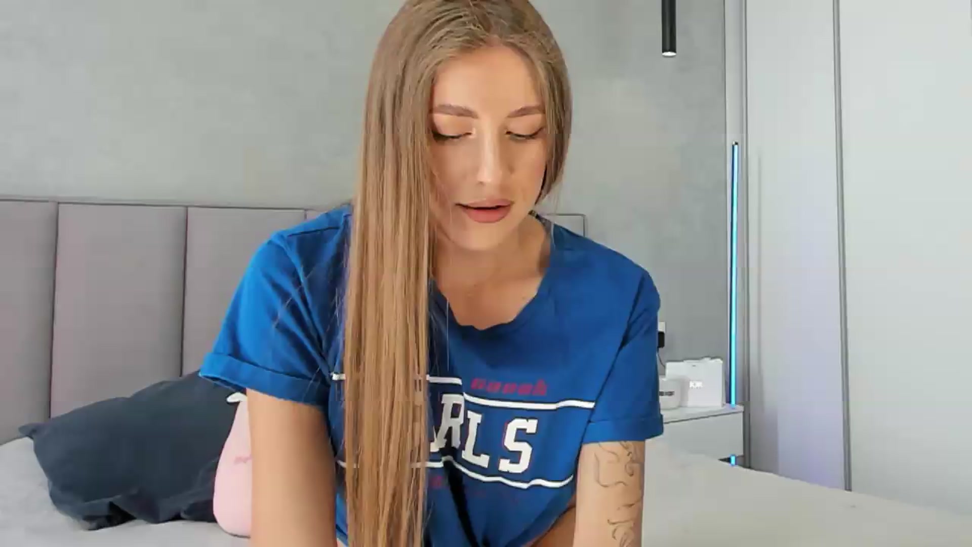 Gallery image thumbnail from LaAngel's myfreecams stream on, 06/22/2026, 13:44 image 11 of 20