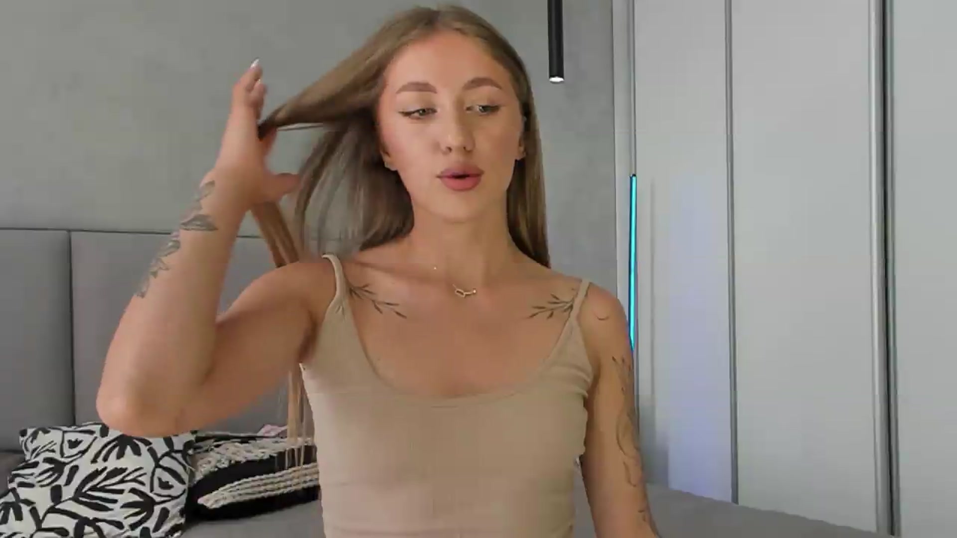 Gallery image thumbnail from LaAngel's myfreecams stream on, 07/06/2026, 14:10 image 14 of 20
