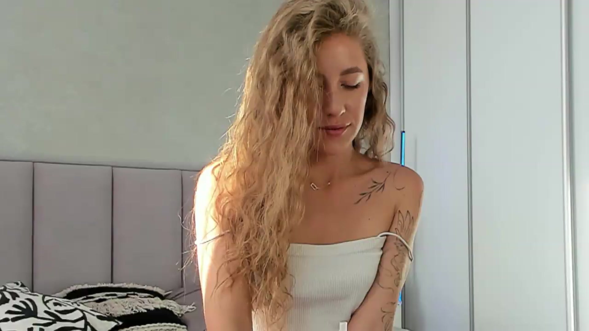 Gallery image thumbnail from LaAngel's myfreecams stream on, 07/09/2026, 16:10 image 19 of 20