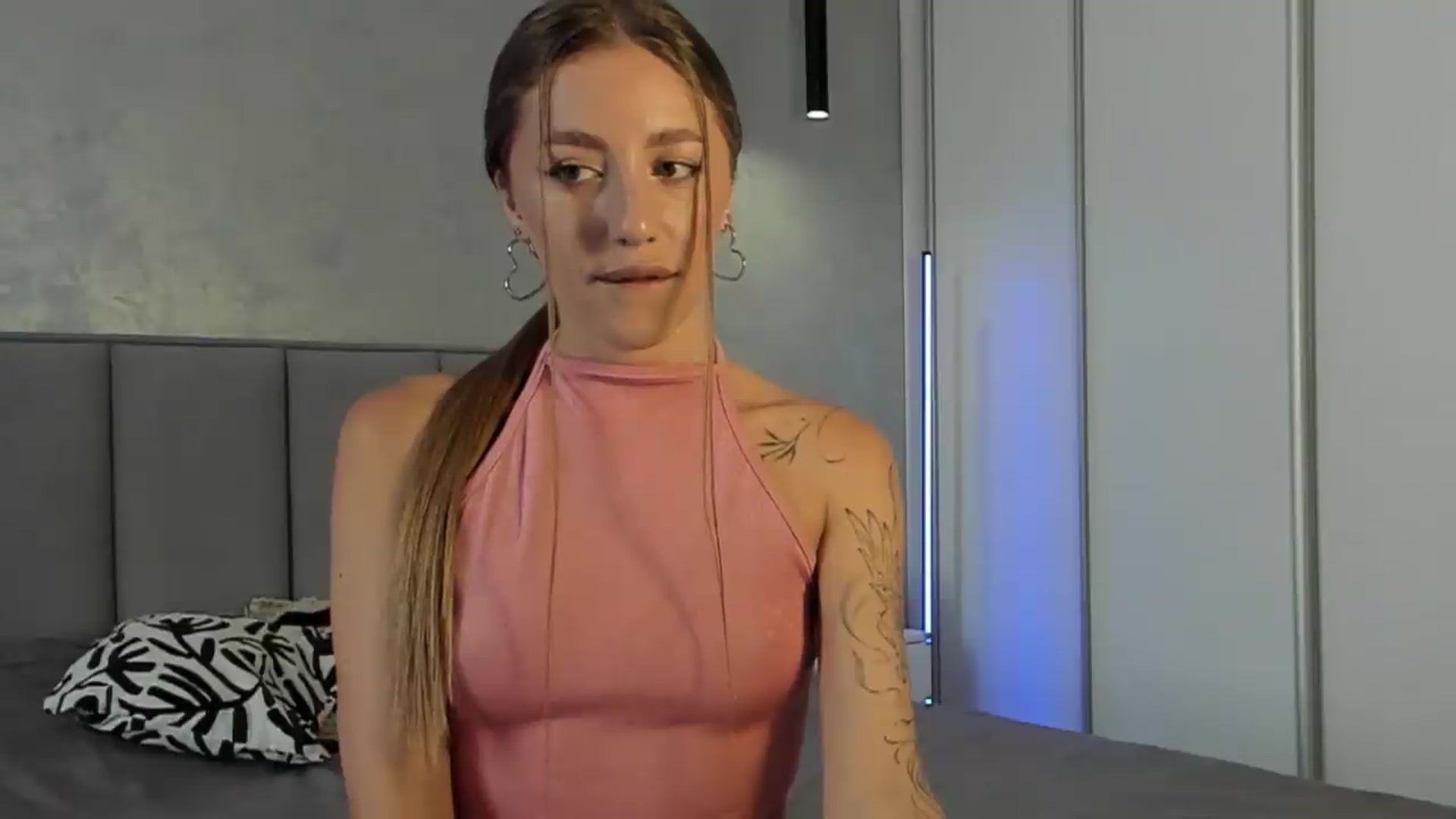 Gallery image thumbnail from LaAngel's myfreecams stream on, 07/19/2026, 13:20 image 7 of 20
