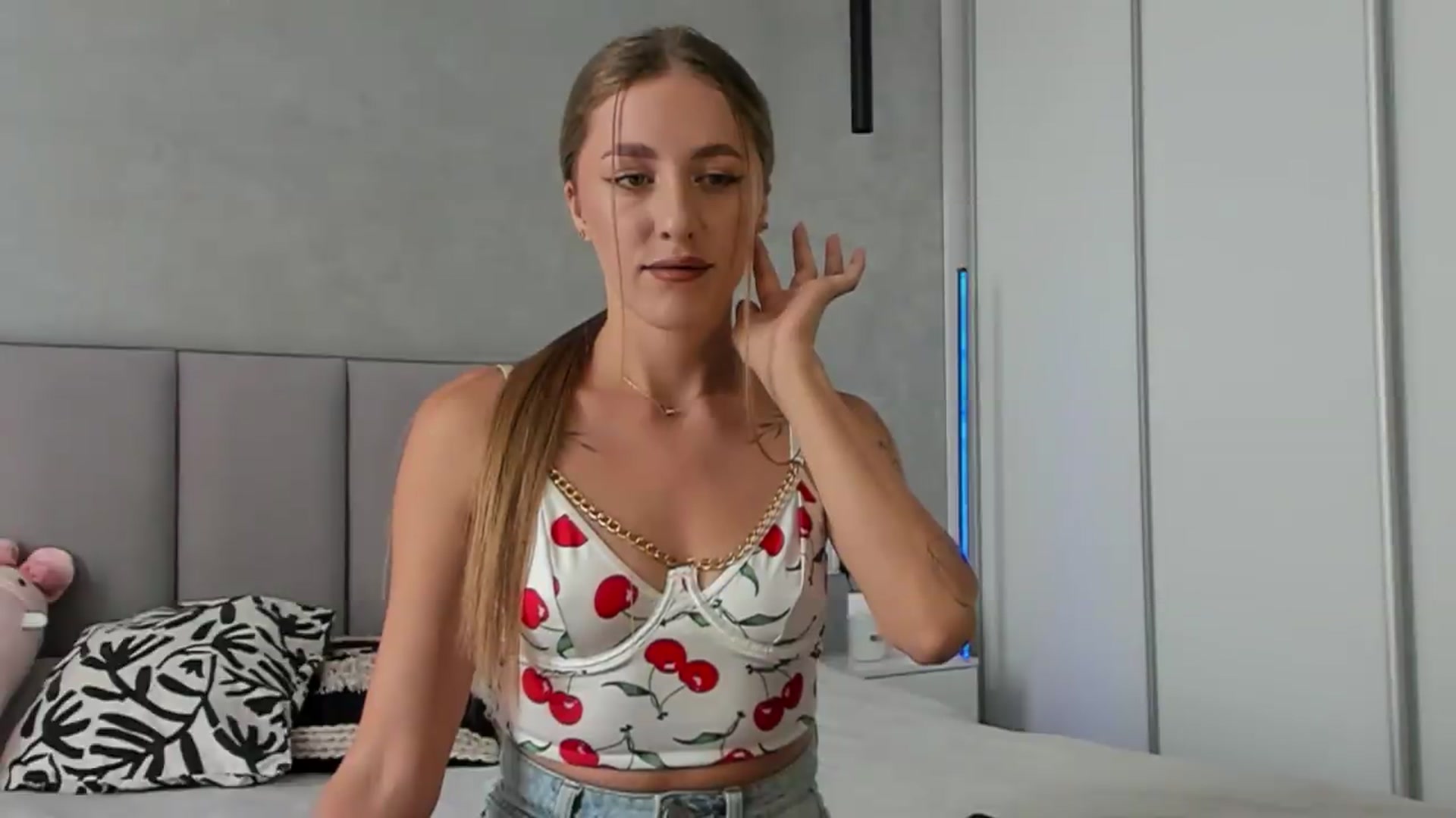 Gallery image thumbnail from LaAngel's myfreecams stream on, 08/06/2026, 12:50 image 4 of 20