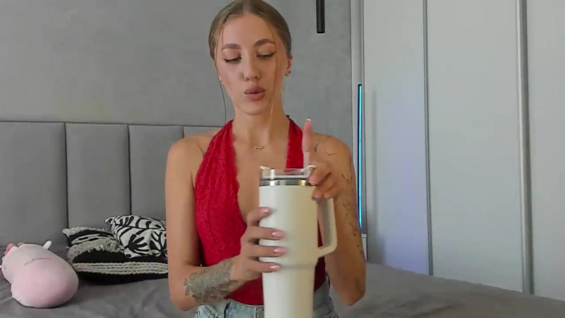Gallery image thumbnail from LaAngel's myfreecams stream on, 08/16/2026, 12:18 image 13 of 20