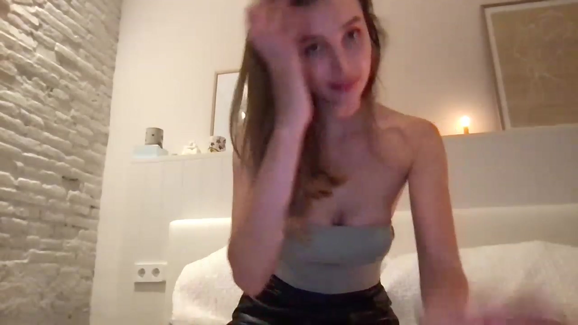 Gallery image thumbnail from LaLune's myfreecams stream on, 11/19/2022, 19:13 image 19 of 20
