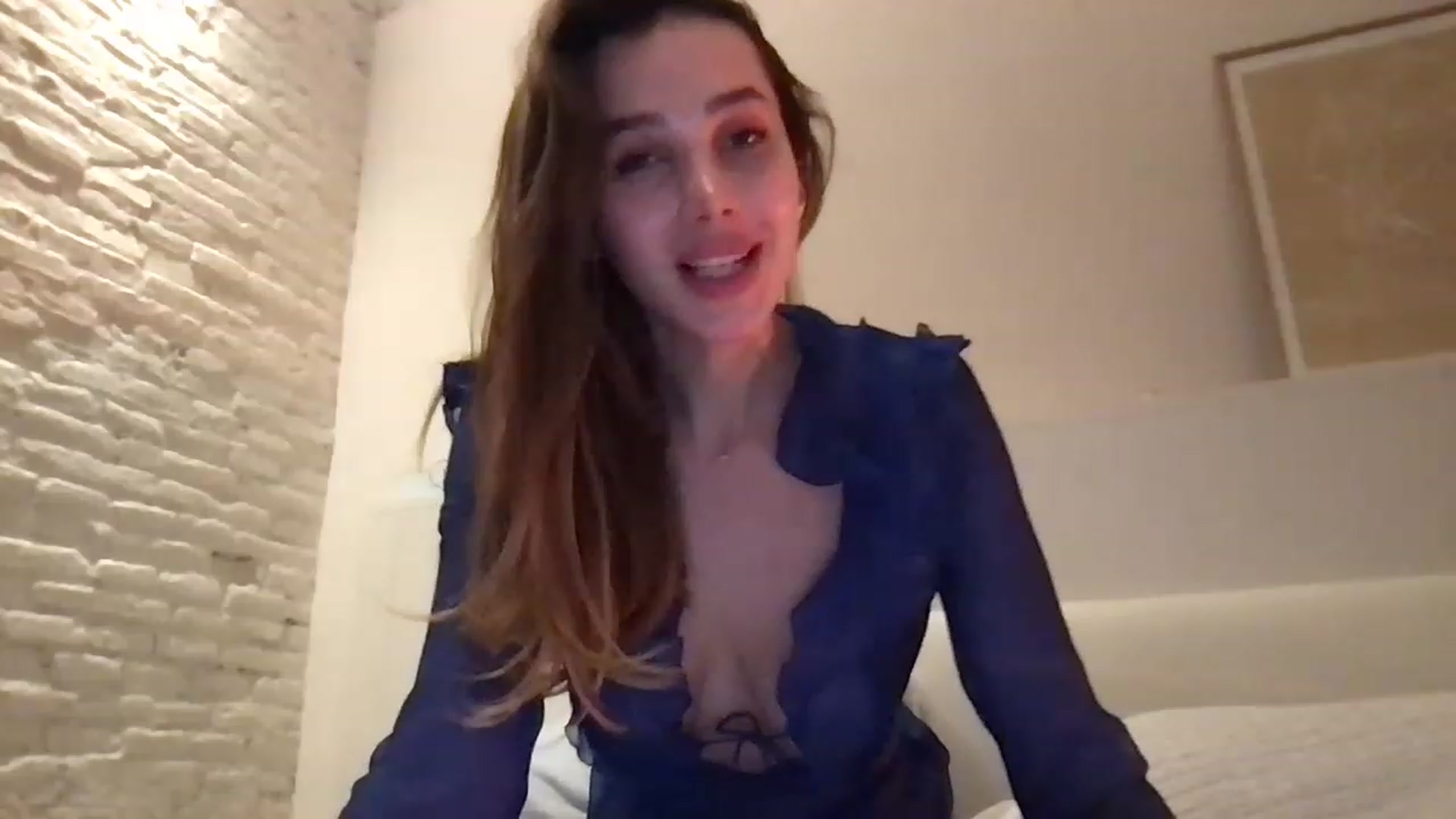 Gallery image thumbnail from LaLune's myfreecams stream on, 11/23/2022, 23:36 image 4 of 20