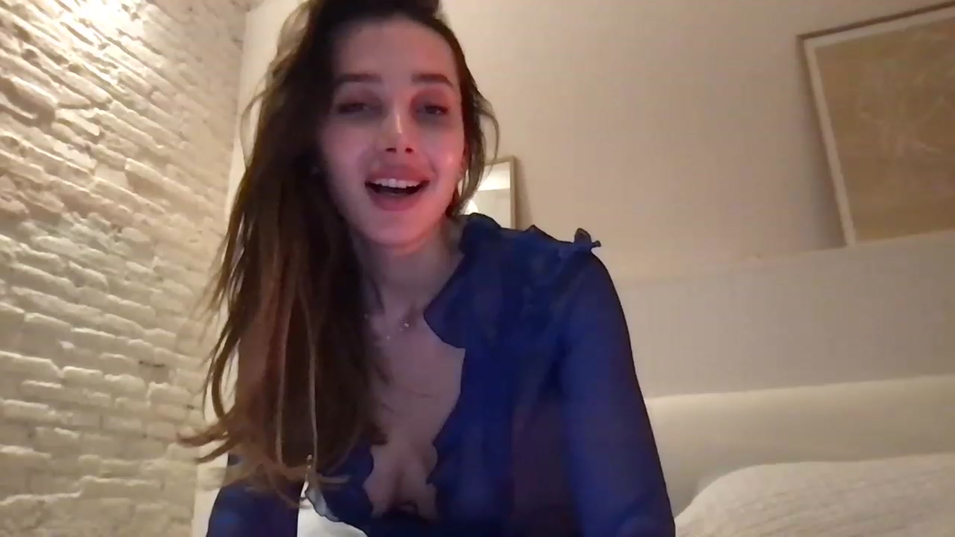 Gallery image thumbnail from LaLune's myfreecams stream on, 11/23/2022, 23:36 image 6 of 20
