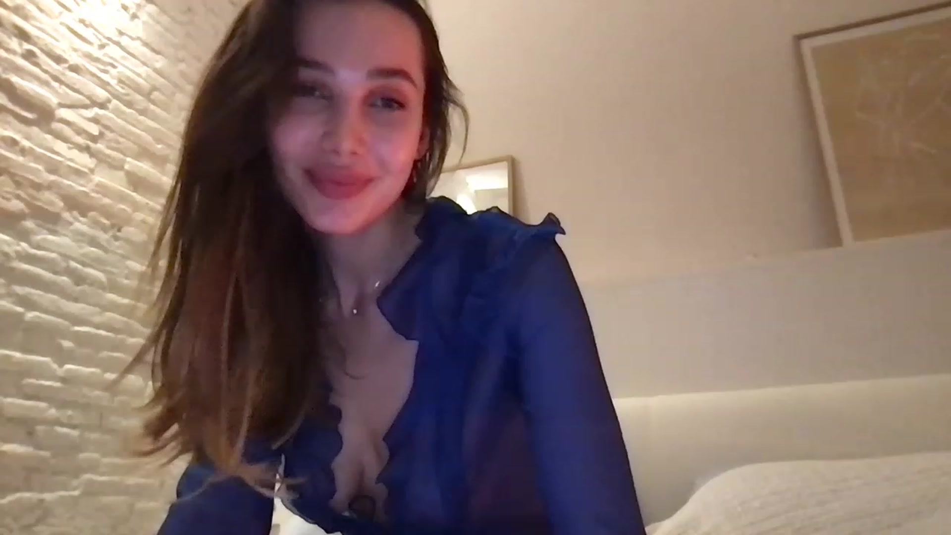 Gallery image thumbnail from LaLune's myfreecams stream on, 11/23/2022, 23:36 image 7 of 20