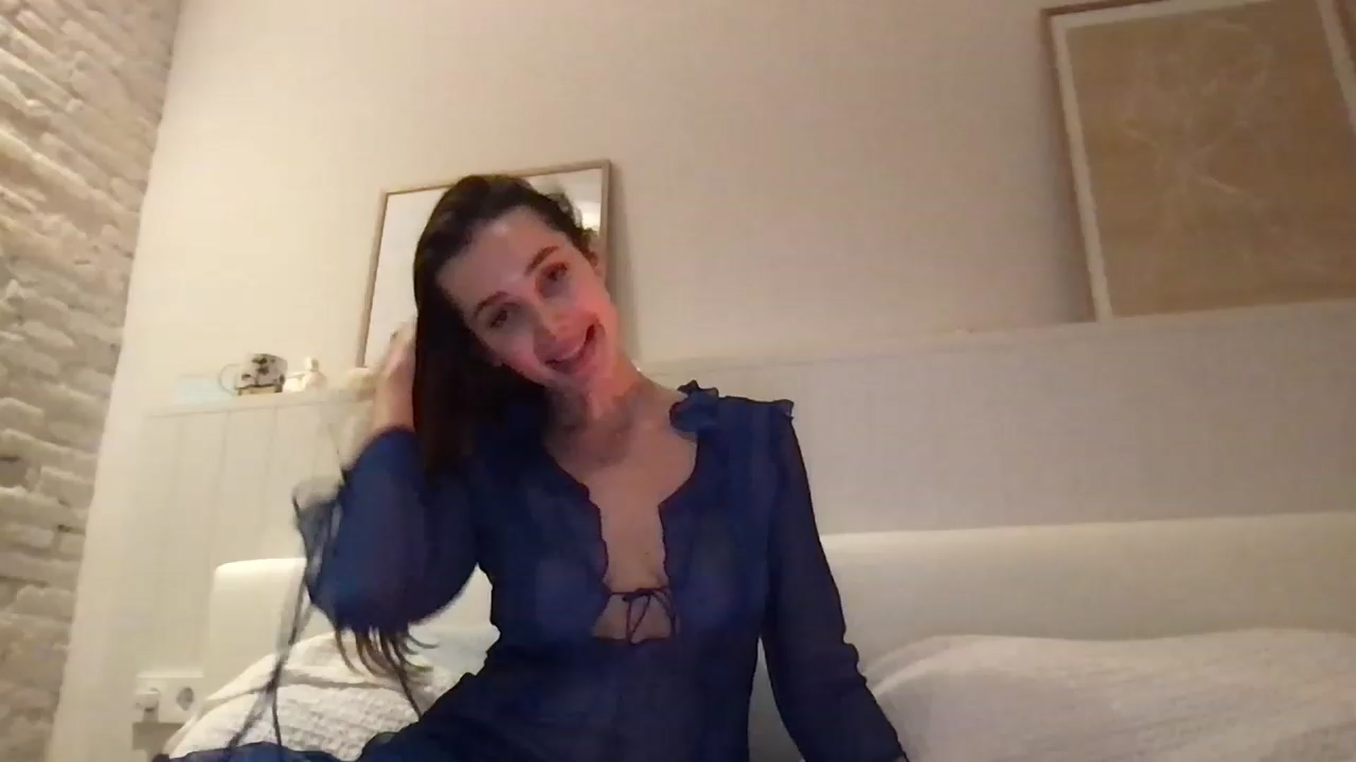 Gallery image thumbnail from LaLune's myfreecams stream on, 11/23/2022, 23:36 image 17 of 20