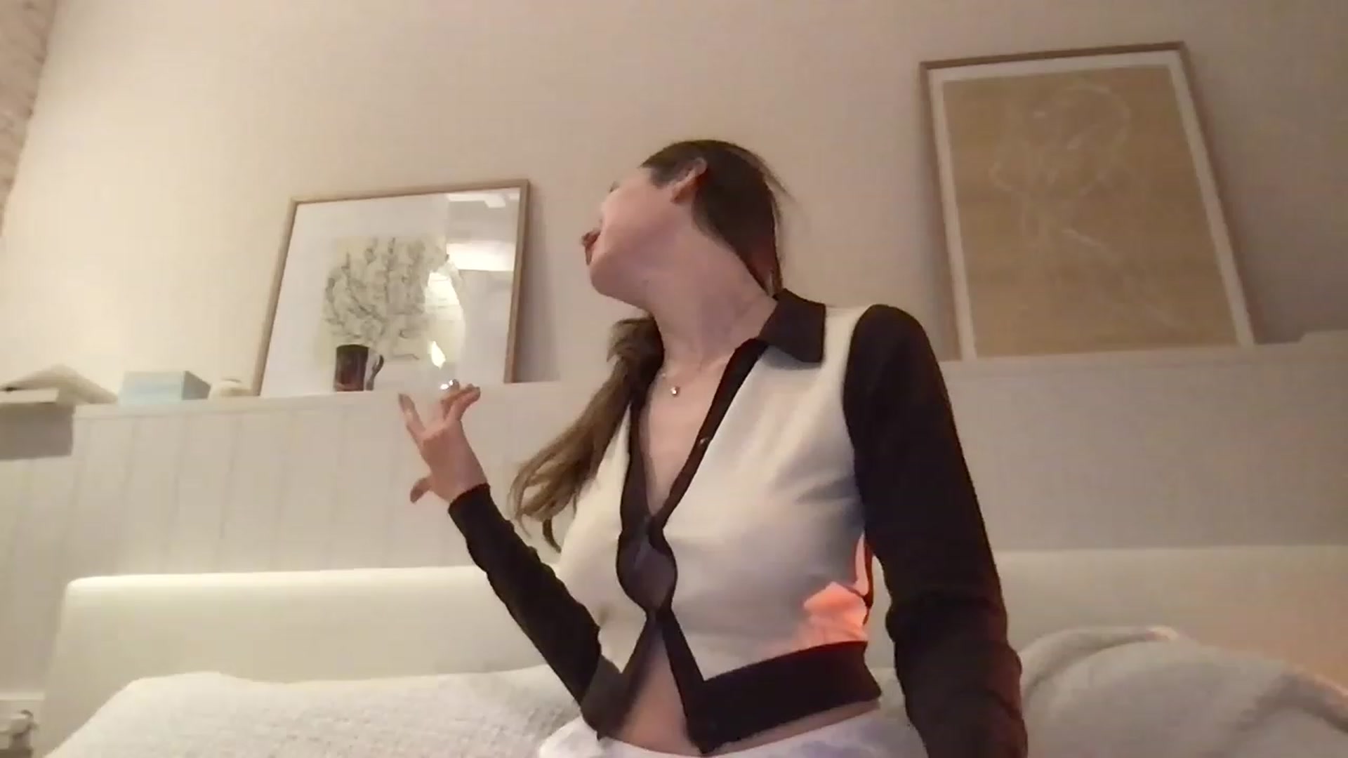 Gallery image thumbnail from LaLune's myfreecams stream on, 12/05/2022, 19:10 image 10 of 20