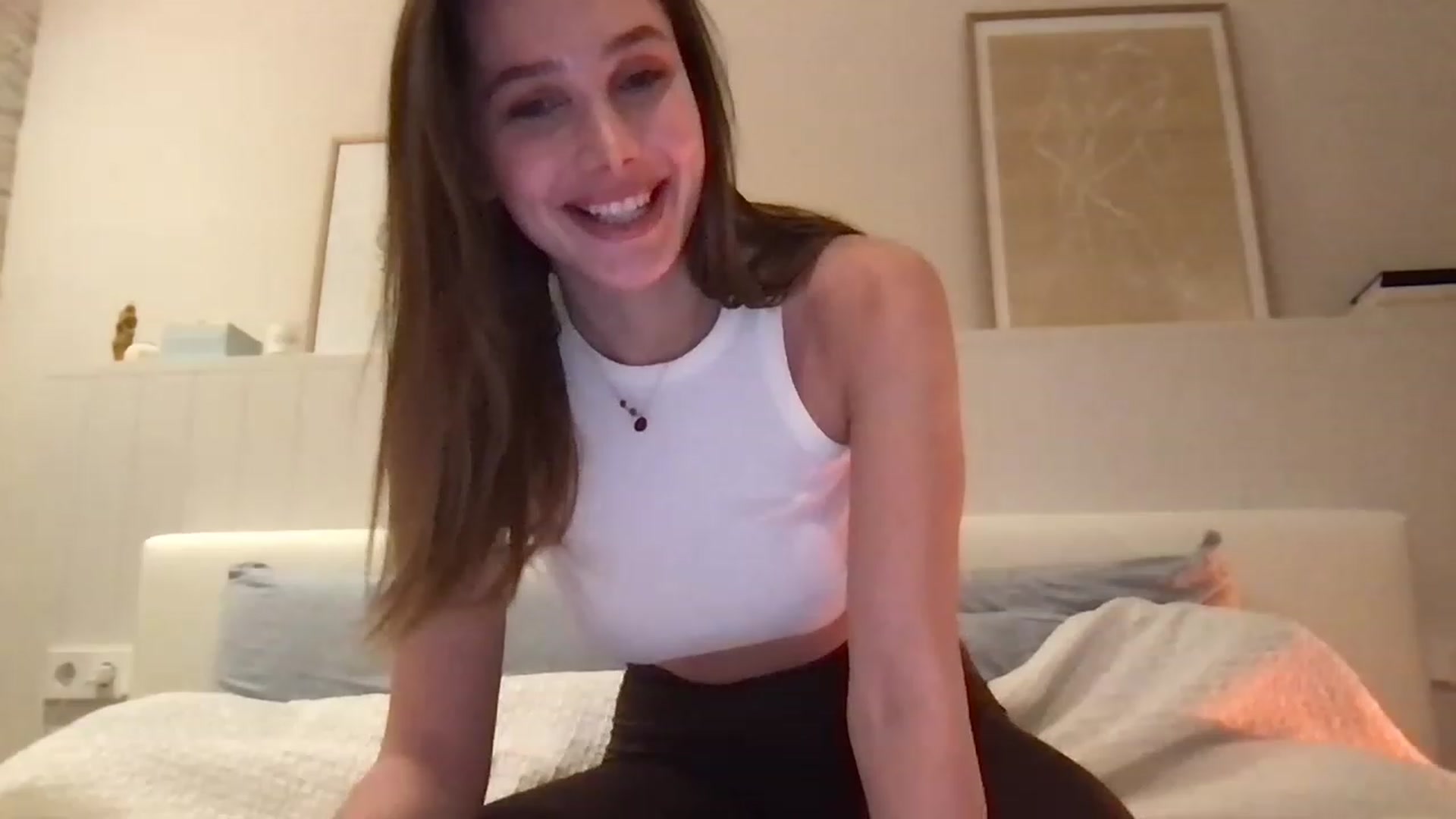 Gallery image thumbnail from LaLune's myfreecams stream on, 01/18/2023, 18:08 image 12 of 20