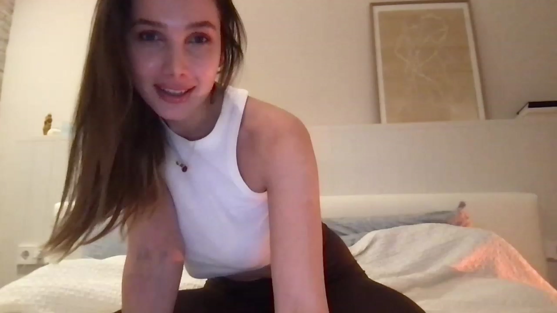 Gallery image thumbnail from LaLune's myfreecams stream on, 01/18/2023, 18:08 image 4 of 20