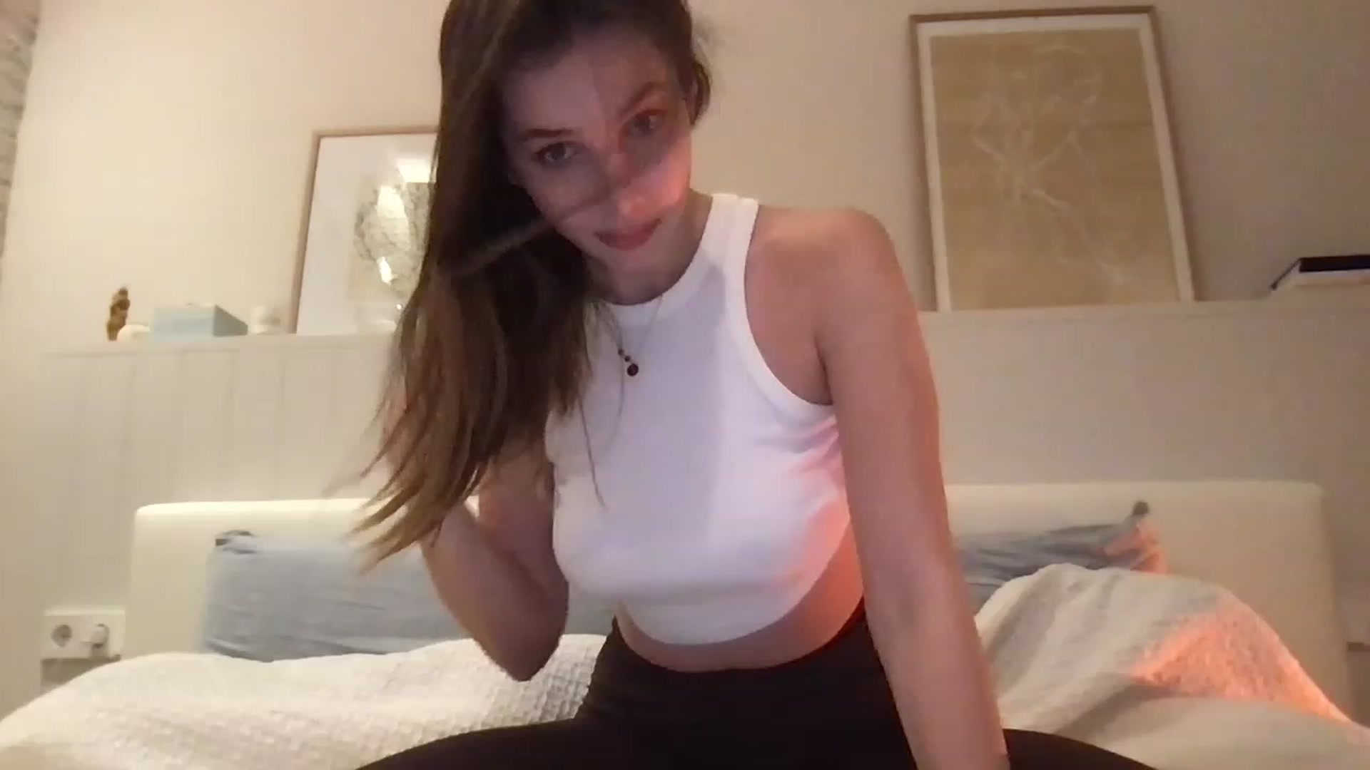 Gallery image thumbnail from LaLune's myfreecams stream on, 01/18/2023, 18:08 image 15 of 20