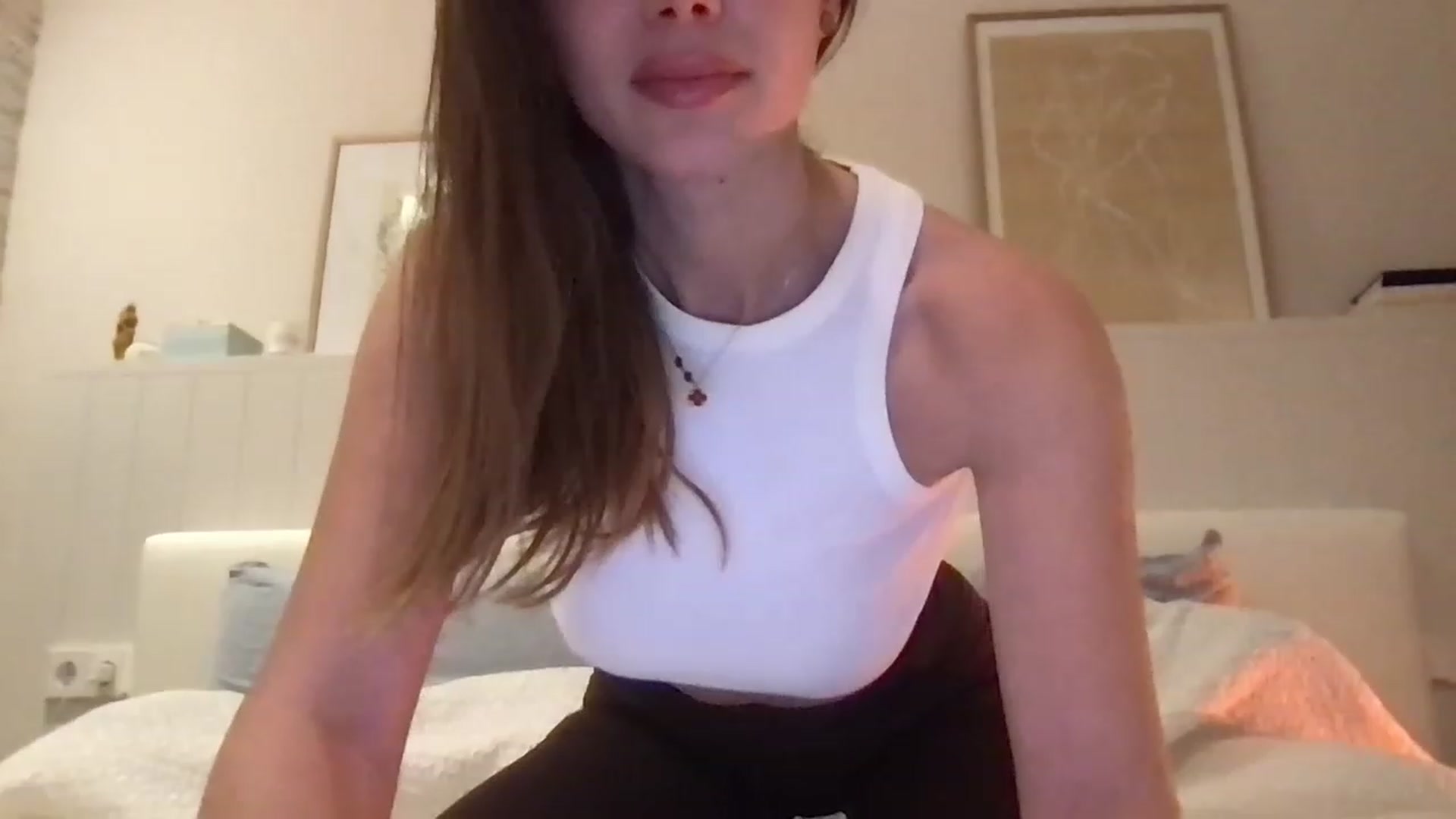 Gallery image thumbnail from LaLune's myfreecams stream on, 01/18/2023, 18:08 image 13 of 20