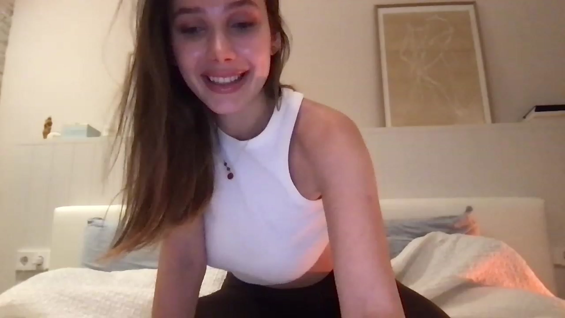 Gallery image thumbnail from LaLune's myfreecams stream on, 01/18/2023, 18:08 image 10 of 20