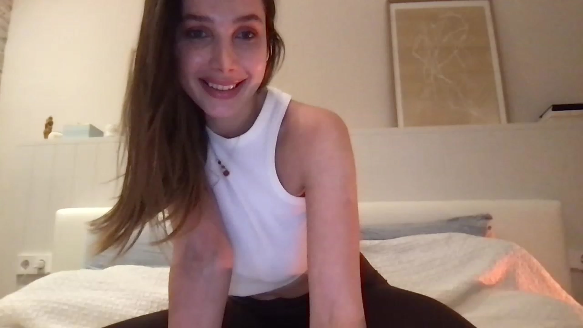 Gallery image thumbnail from LaLune's myfreecams stream on, 01/18/2023, 18:08 image 2 of 20