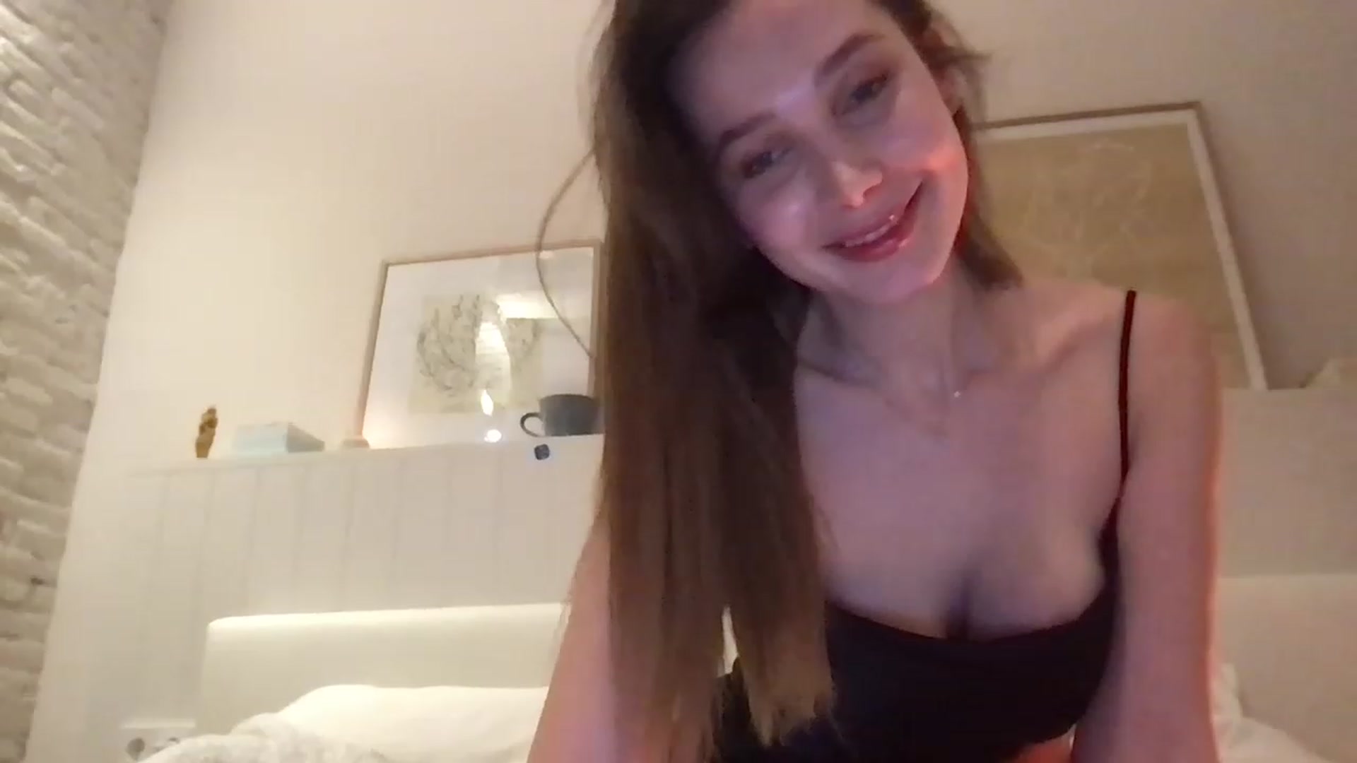 Gallery image thumbnail from LaLune's myfreecams stream on, 02/02/2023, 19:13 image 8 of 20