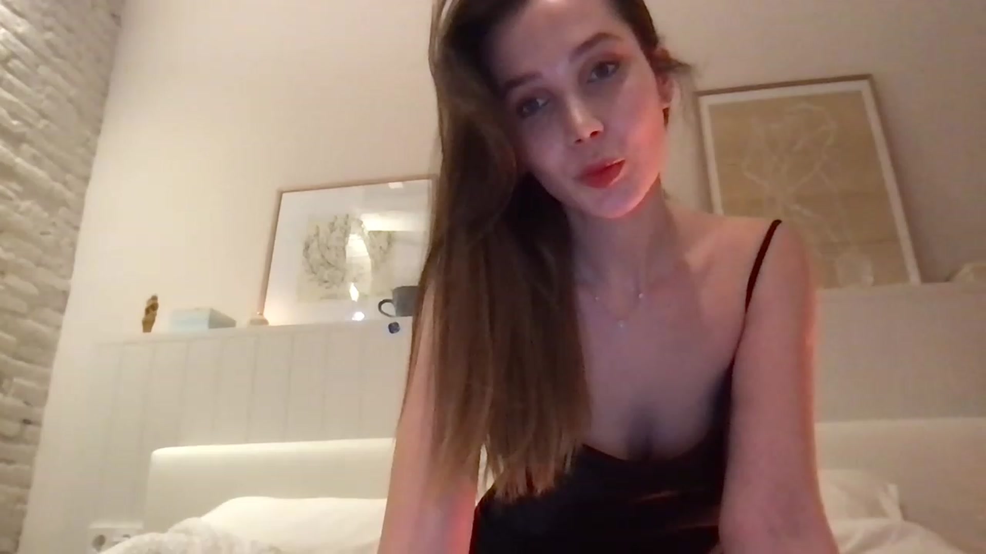 Gallery image thumbnail from LaLune's myfreecams stream on, 02/02/2023, 19:13 image 11 of 20