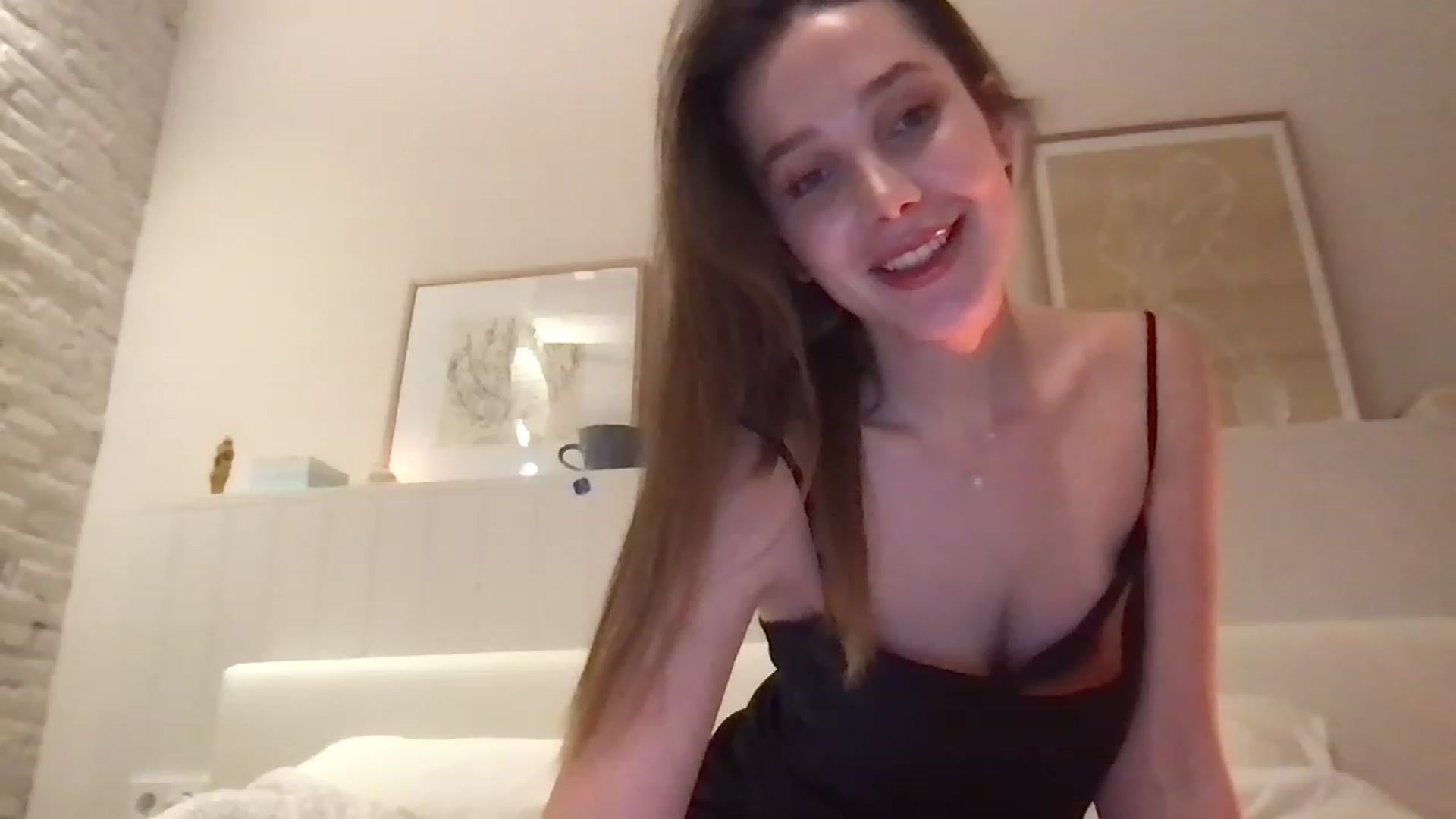 Gallery image thumbnail from LaLune's myfreecams stream on, 02/02/2023, 19:13 image 9 of 20