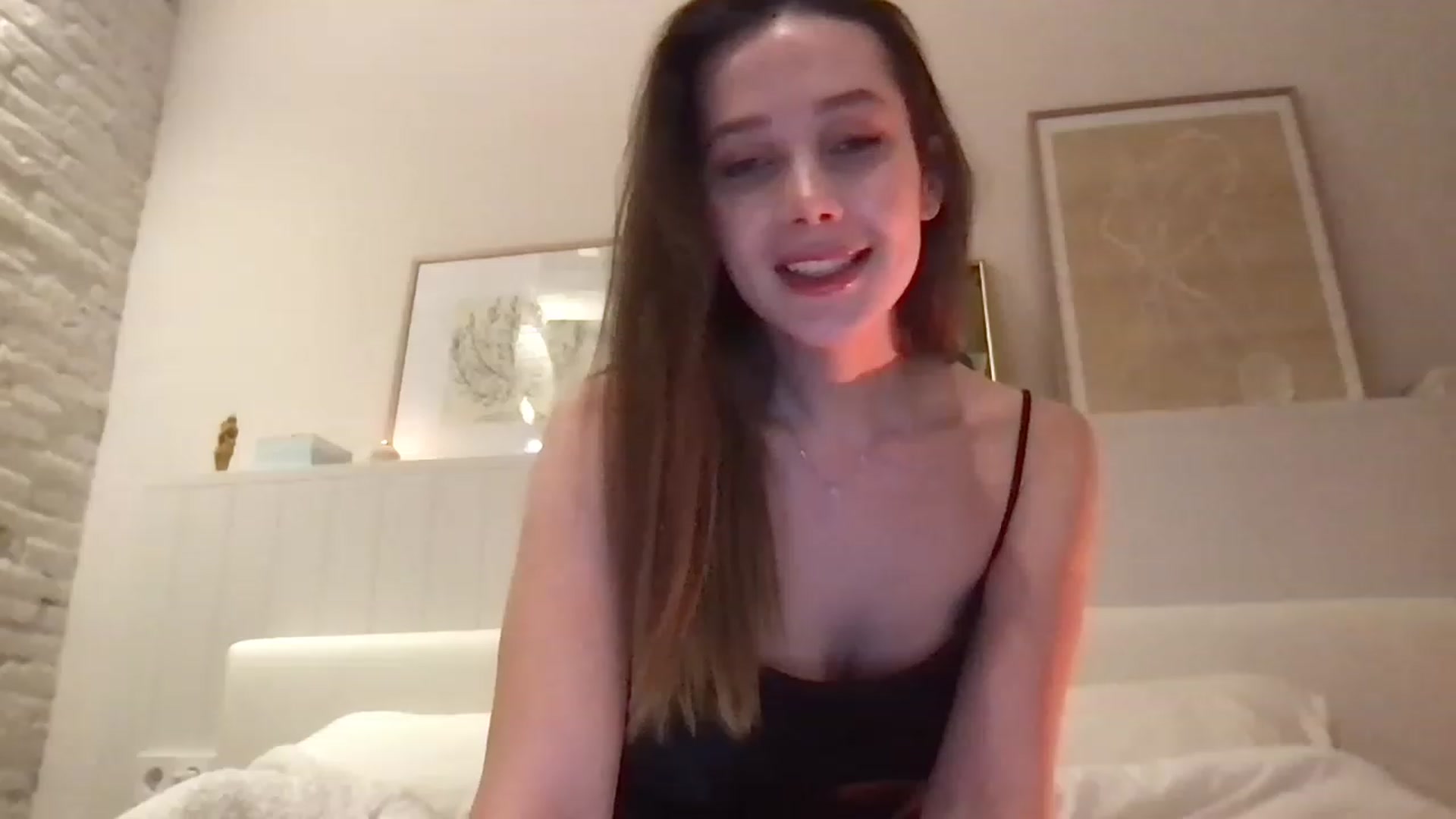 Gallery image thumbnail from LaLune's myfreecams stream on, 02/02/2023, 19:13 image 18 of 20