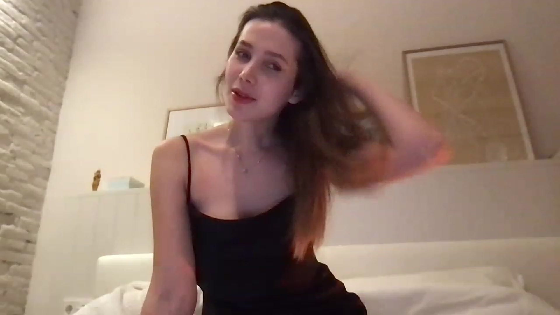 Gallery image thumbnail from LaLune's myfreecams stream on, 02/02/2023, 19:13 image 3 of 20