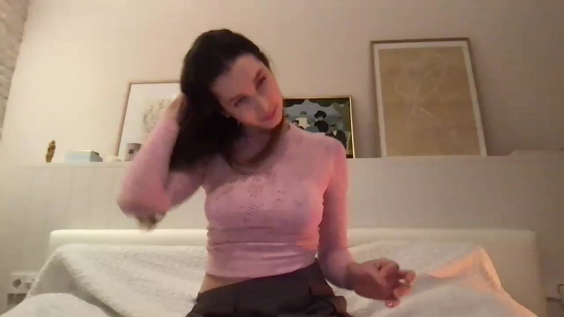 Gallery image thumbnail from LaLune's myfreecams stream on, 02/06/2023, 20:03 image 14 of 20