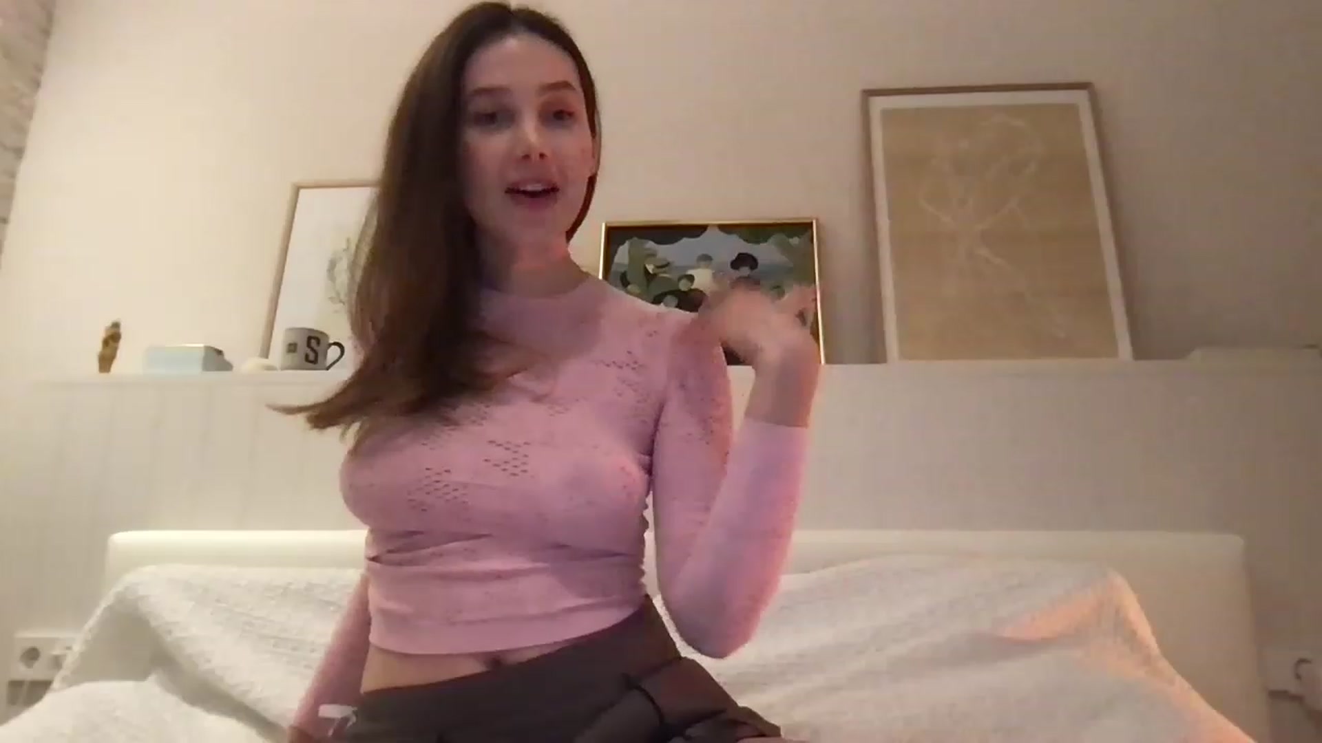 Gallery image thumbnail from LaLune's myfreecams stream on, 02/06/2023, 20:03 image 3 of 20