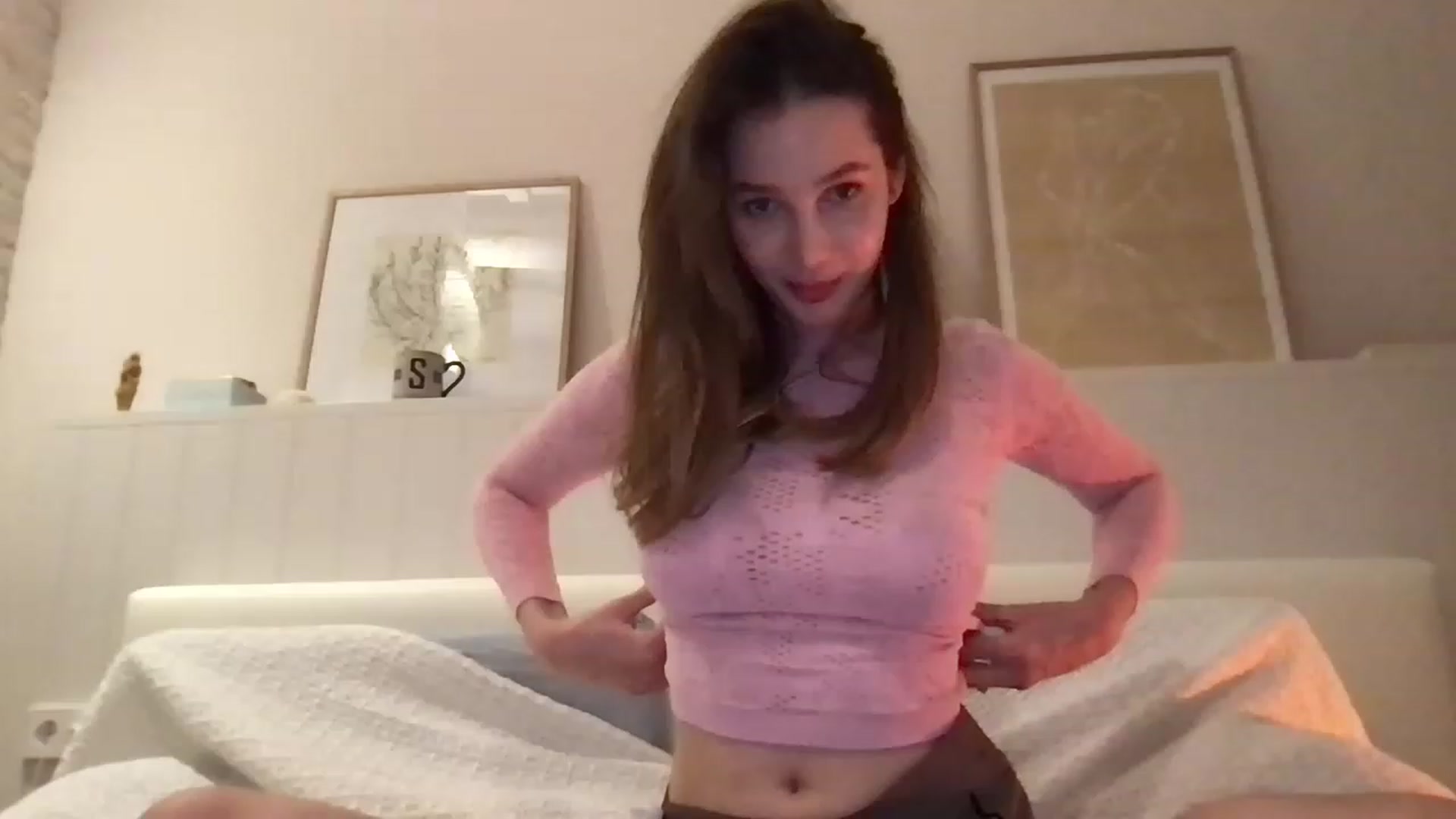 Gallery image thumbnail from LaLune's myfreecams stream on, 02/06/2023, 21:04 image 8 of 20