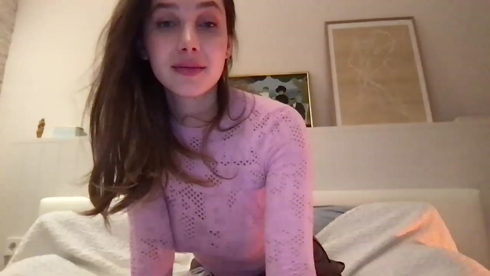 Gallery image thumbnail from LaLune's myfreecams stream on, 02/06/2023, 21:04 image 16 of 20