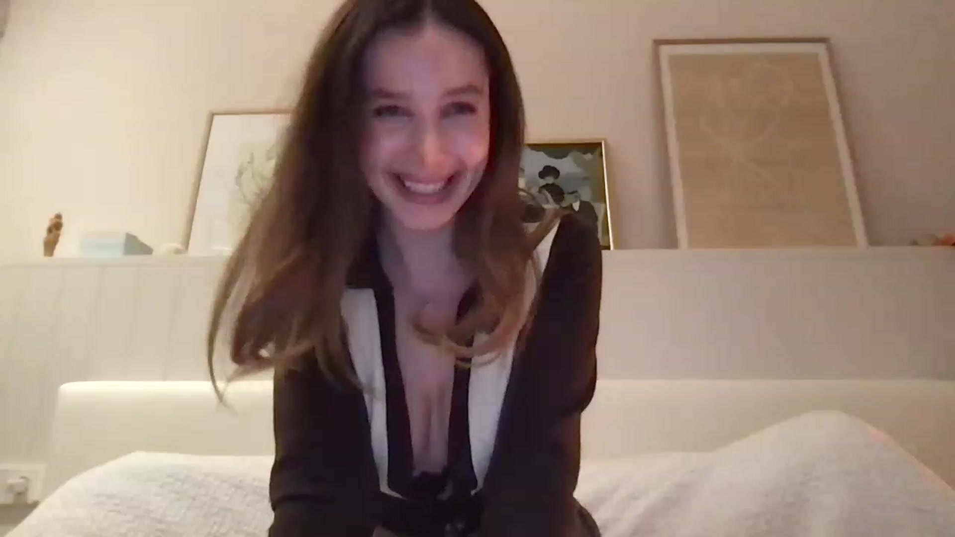 Gallery image thumbnail from LaLune's myfreecams stream on, 02/09/2023, 22:50 image 20 of 20