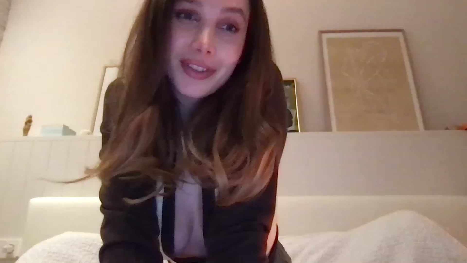 Gallery image thumbnail from LaLune's myfreecams stream on, 02/09/2023, 22:50 image 13 of 20