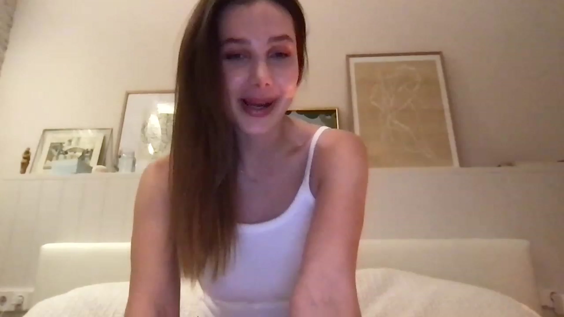 Gallery image thumbnail from LaLune's myfreecams stream on, 02/26/2023, 22:04 image 11 of 20