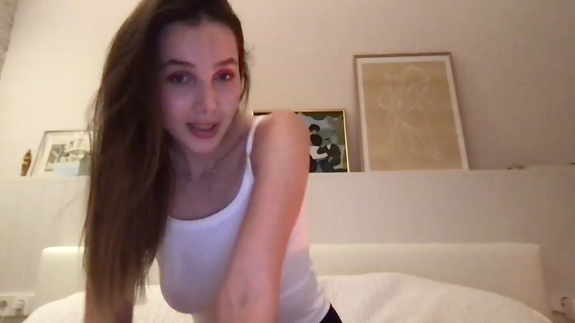Gallery image thumbnail from LaLune's myfreecams stream on, 02/26/2023, 22:04 image 3 of 20