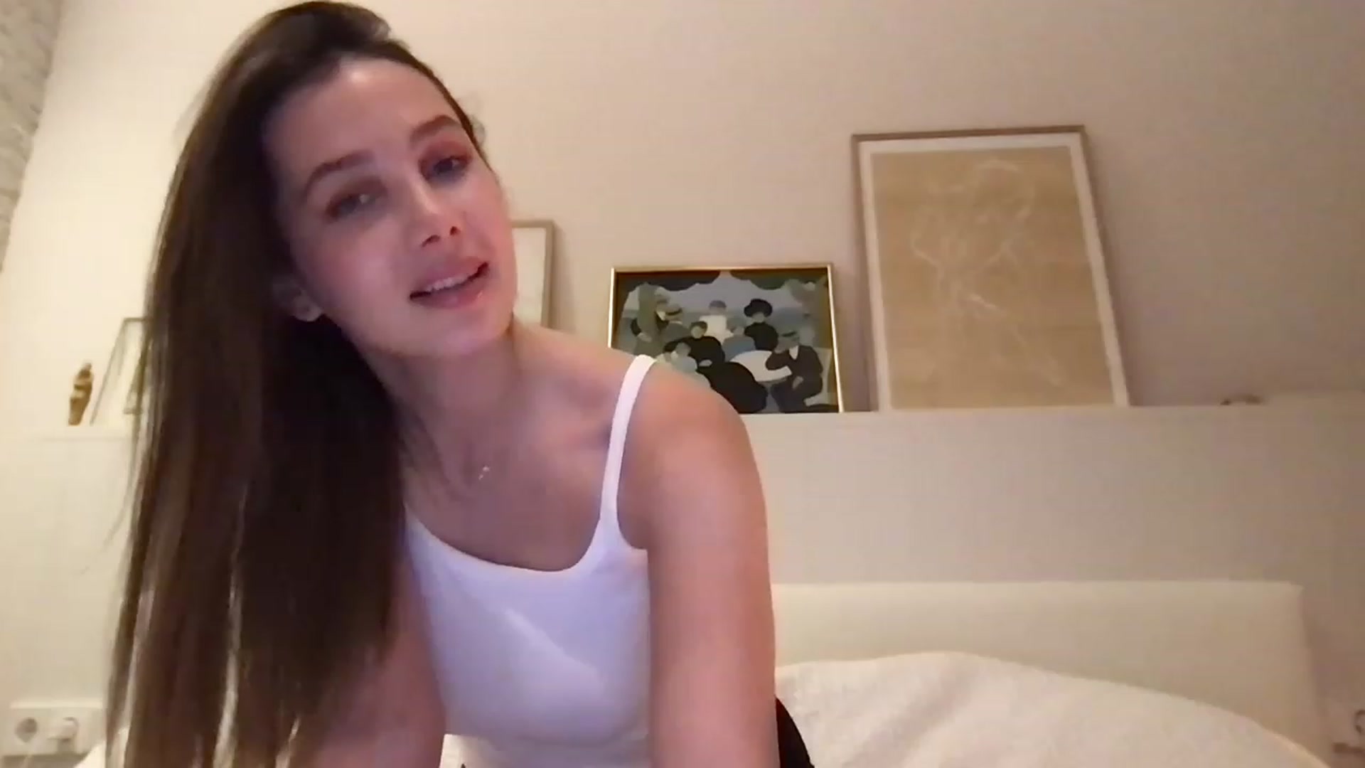 Gallery image thumbnail from LaLune's myfreecams stream on, 02/26/2023, 22:04 image 13 of 20